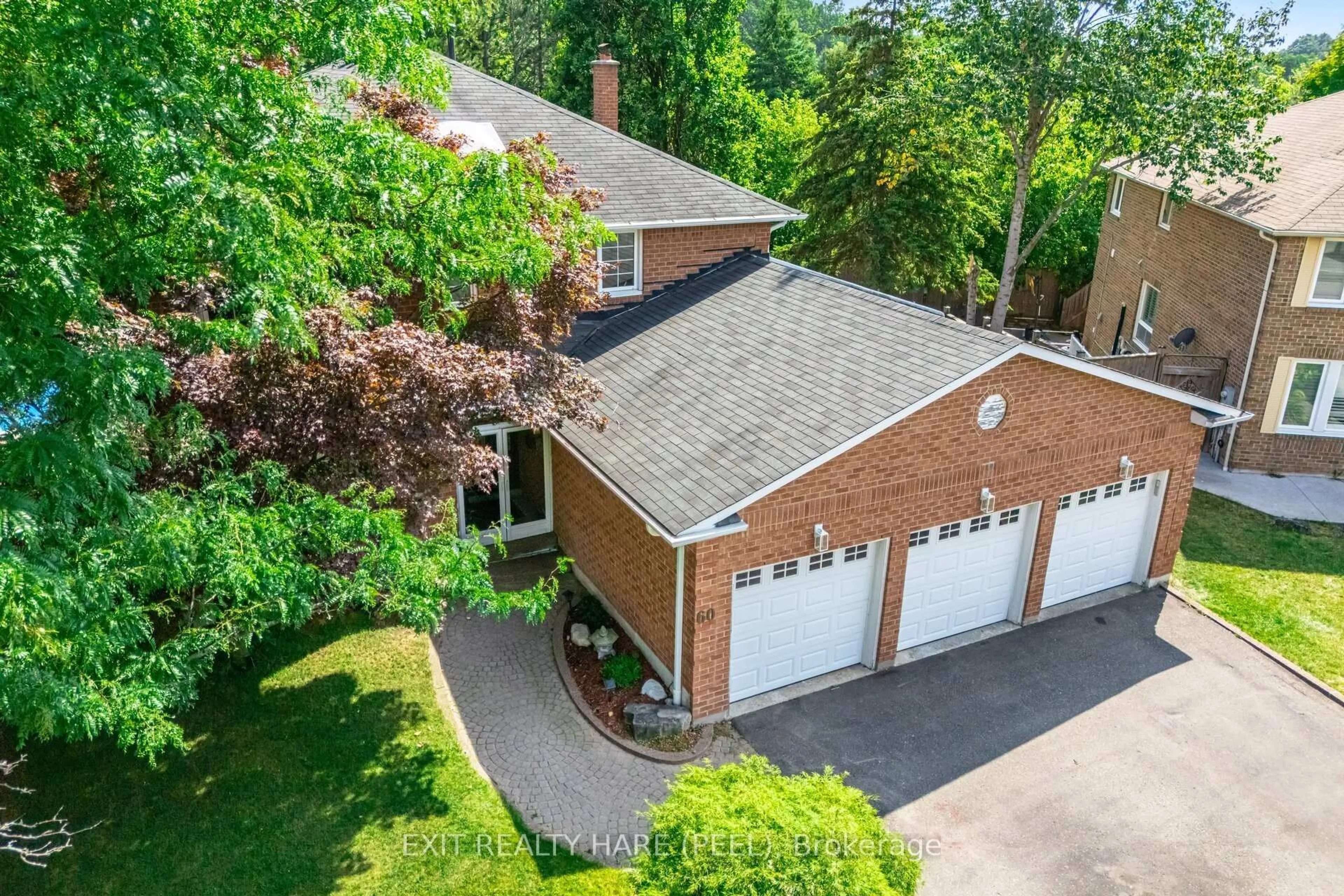 A pic from outside/outdoor area/front of a property/back of a property/a pic from drone, unknown for 60 Esker Dr, Brampton Ontario L6Z 3C9