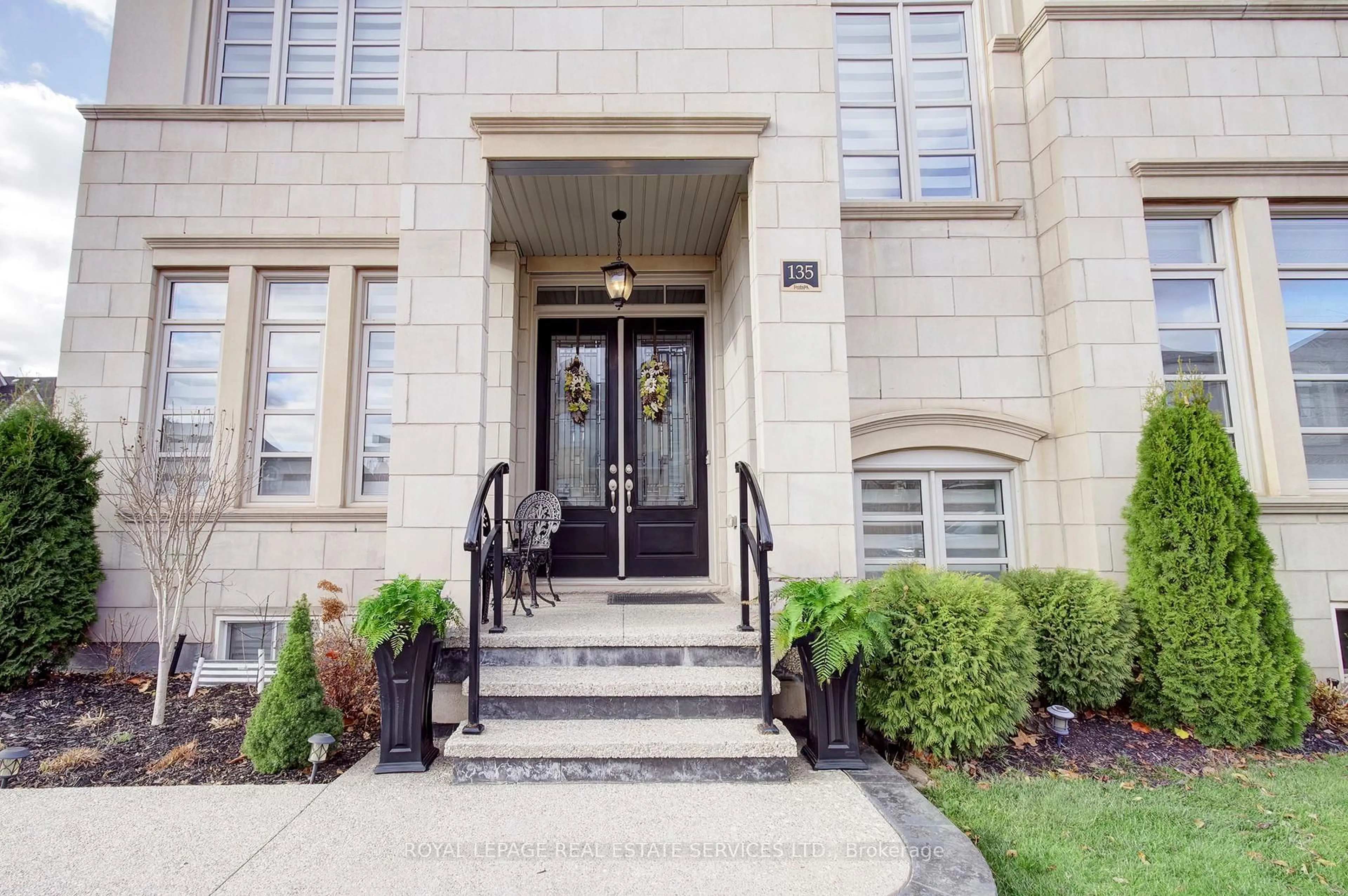 Unknown for 135 Zachary Cres, Oakville Ontario L6H 0W1