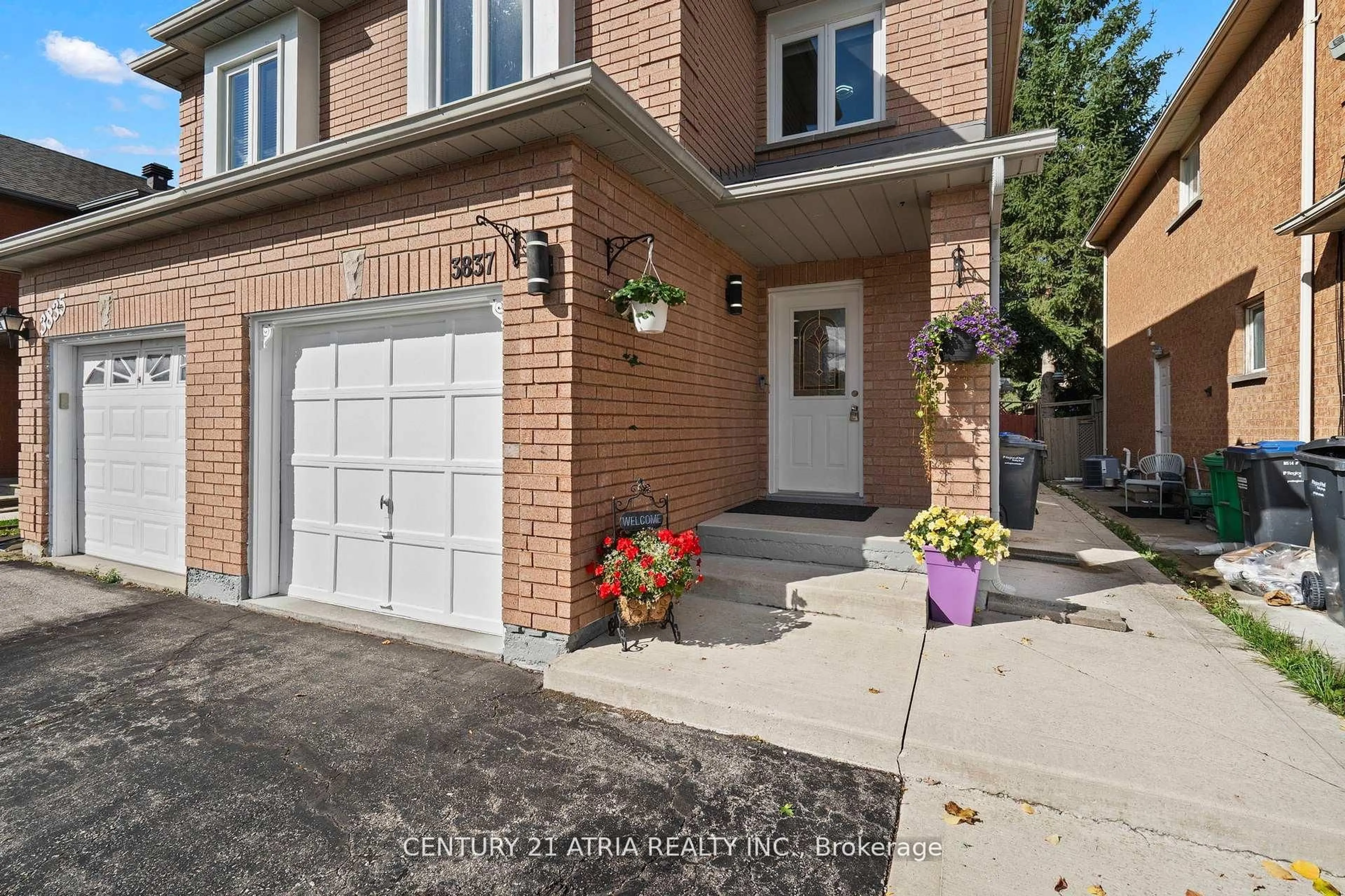 Home with brick exterior material, street for 3837 Densbury Dr, Mississauga Ontario L5N 6Z3