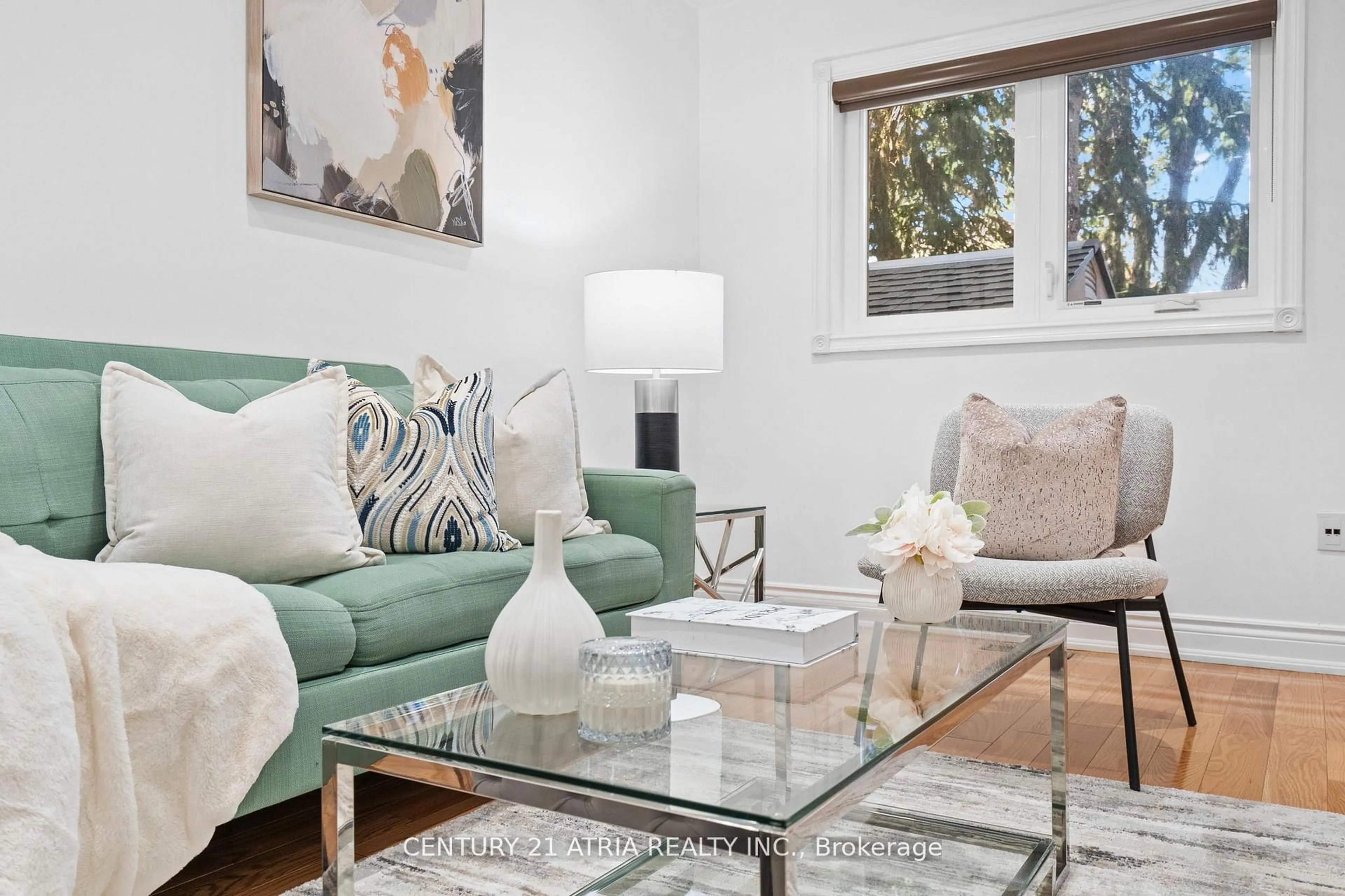 Living room with furniture, unknown for 3837 Densbury Dr, Mississauga Ontario L5N 6Z3