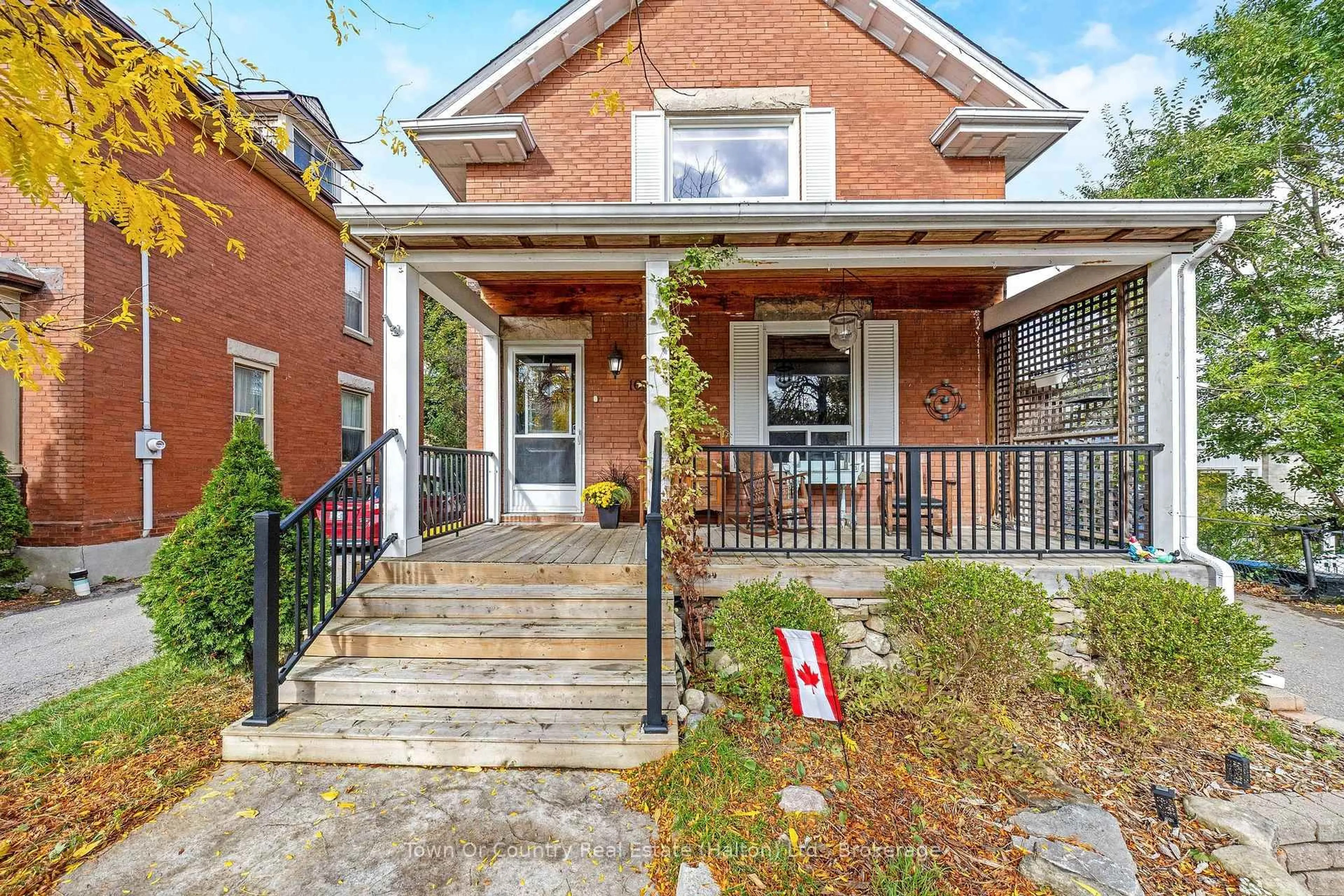 Home with brick exterior material, street for 10 English St, Brampton Ontario L6X 1L4