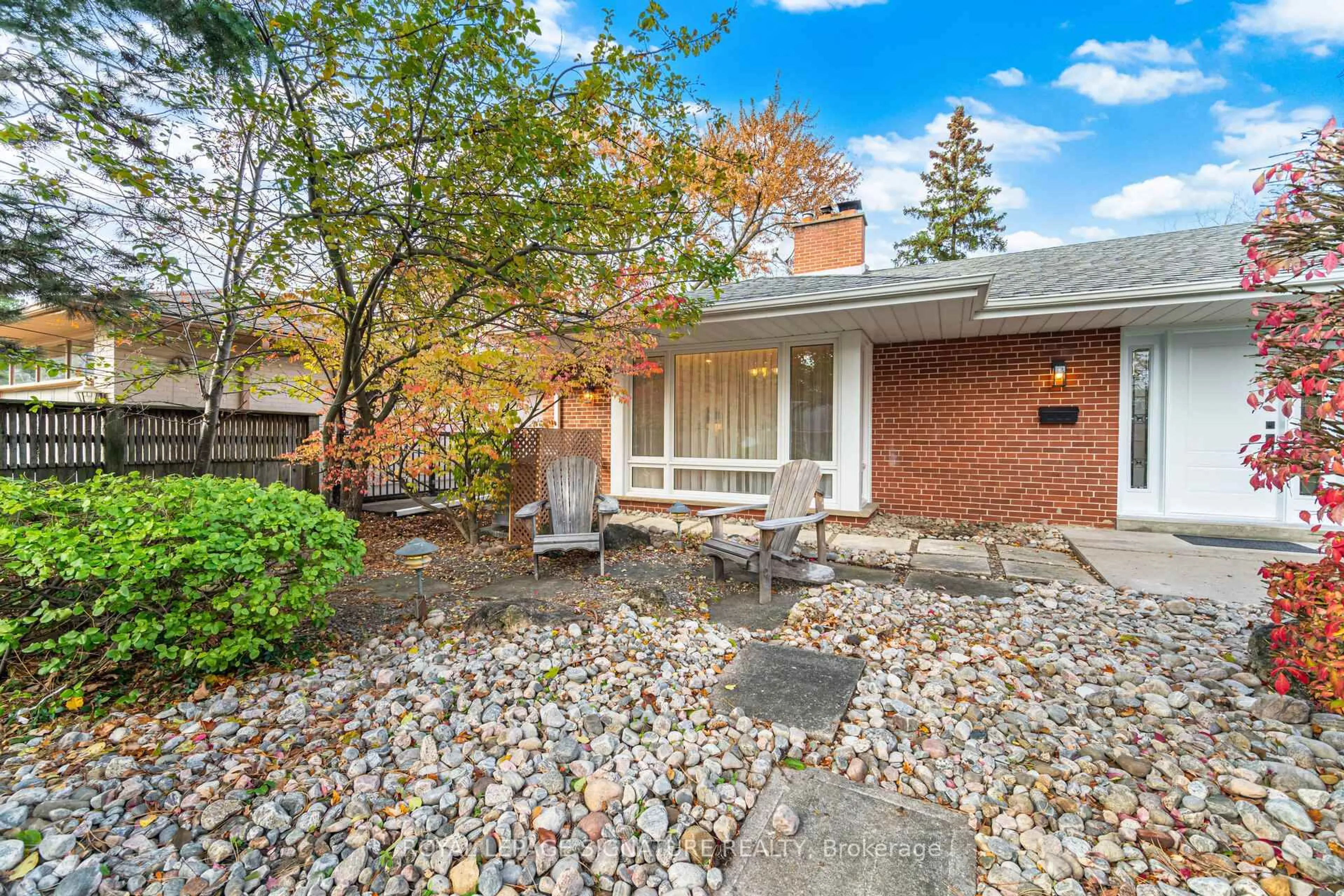 Patio, street for 14 Echo Valley Rdge, Toronto Ontario M9B 2B3