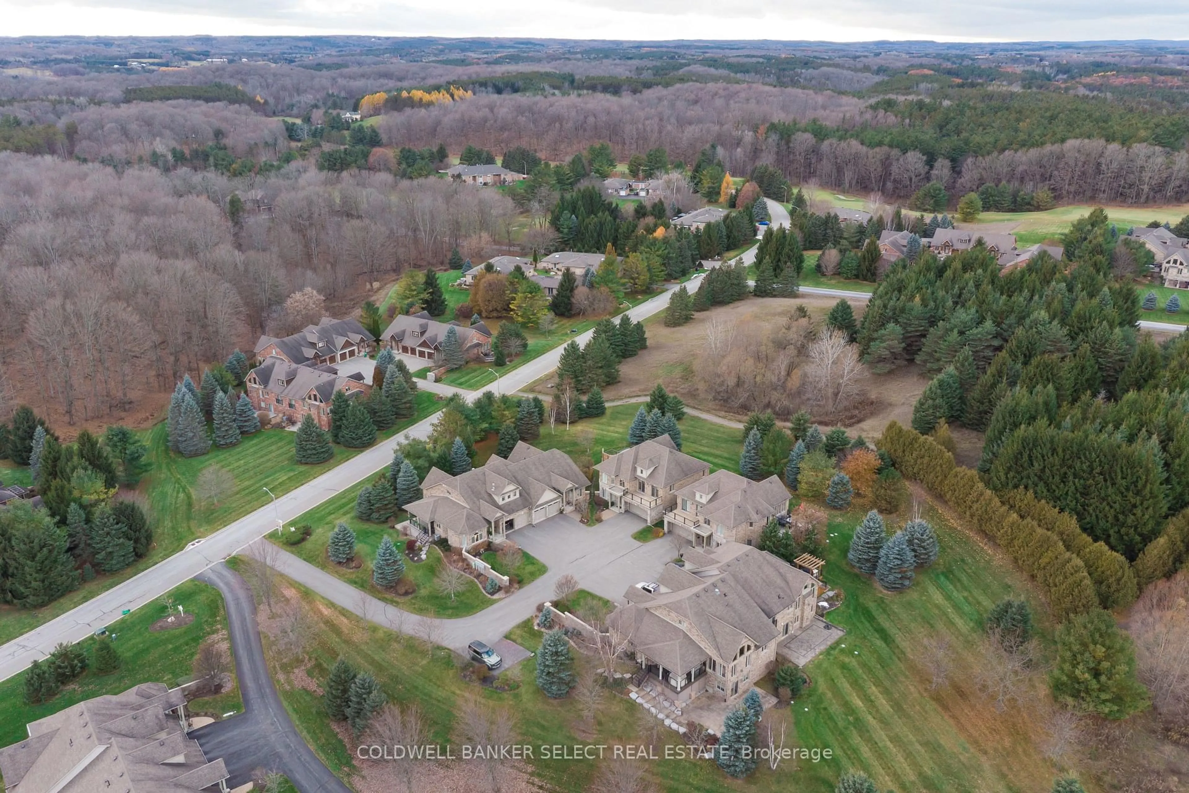 A pic from outside/outdoor area/front of a property/back of a property/a pic from drone, mountain view for 14 Reddington Dr #3, Caledon Ontario L7E 4C3