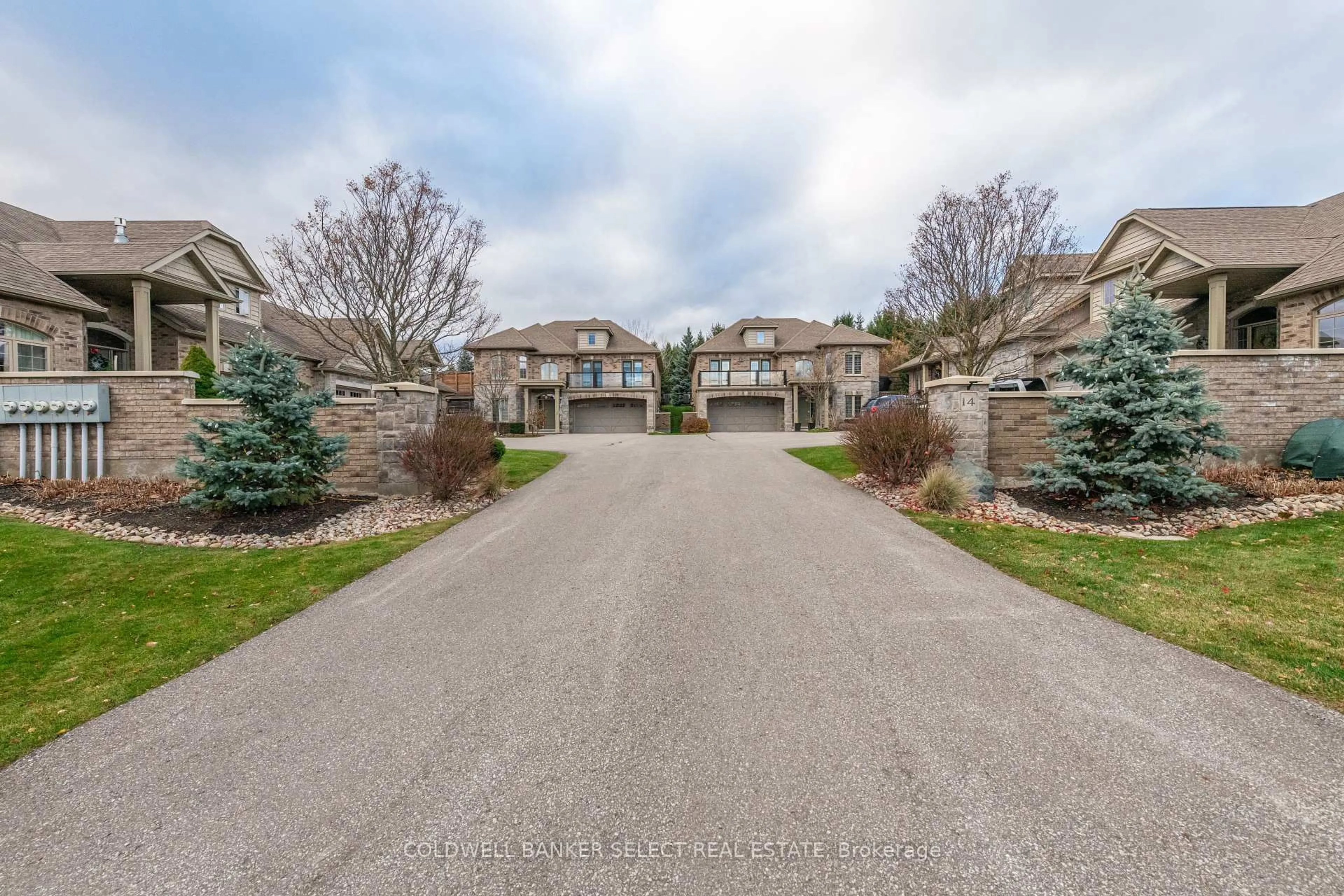 A pic from outside/outdoor area/front of a property/back of a property/a pic from drone, street for 14 Reddington Dr #3, Caledon Ontario L7E 4C3