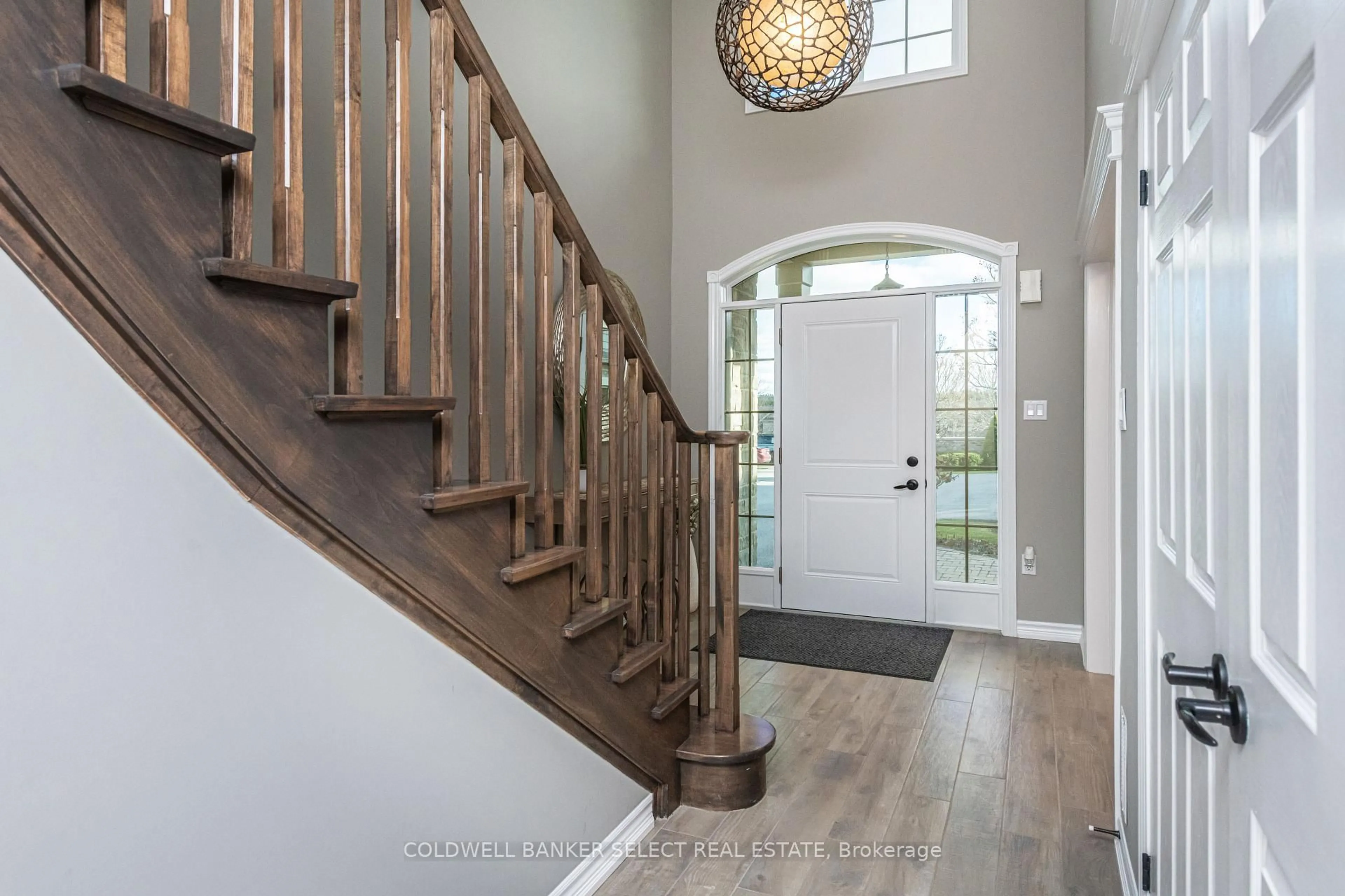 Indoor entryway for 14 Reddington Dr #3, Caledon Ontario L7E 4C3