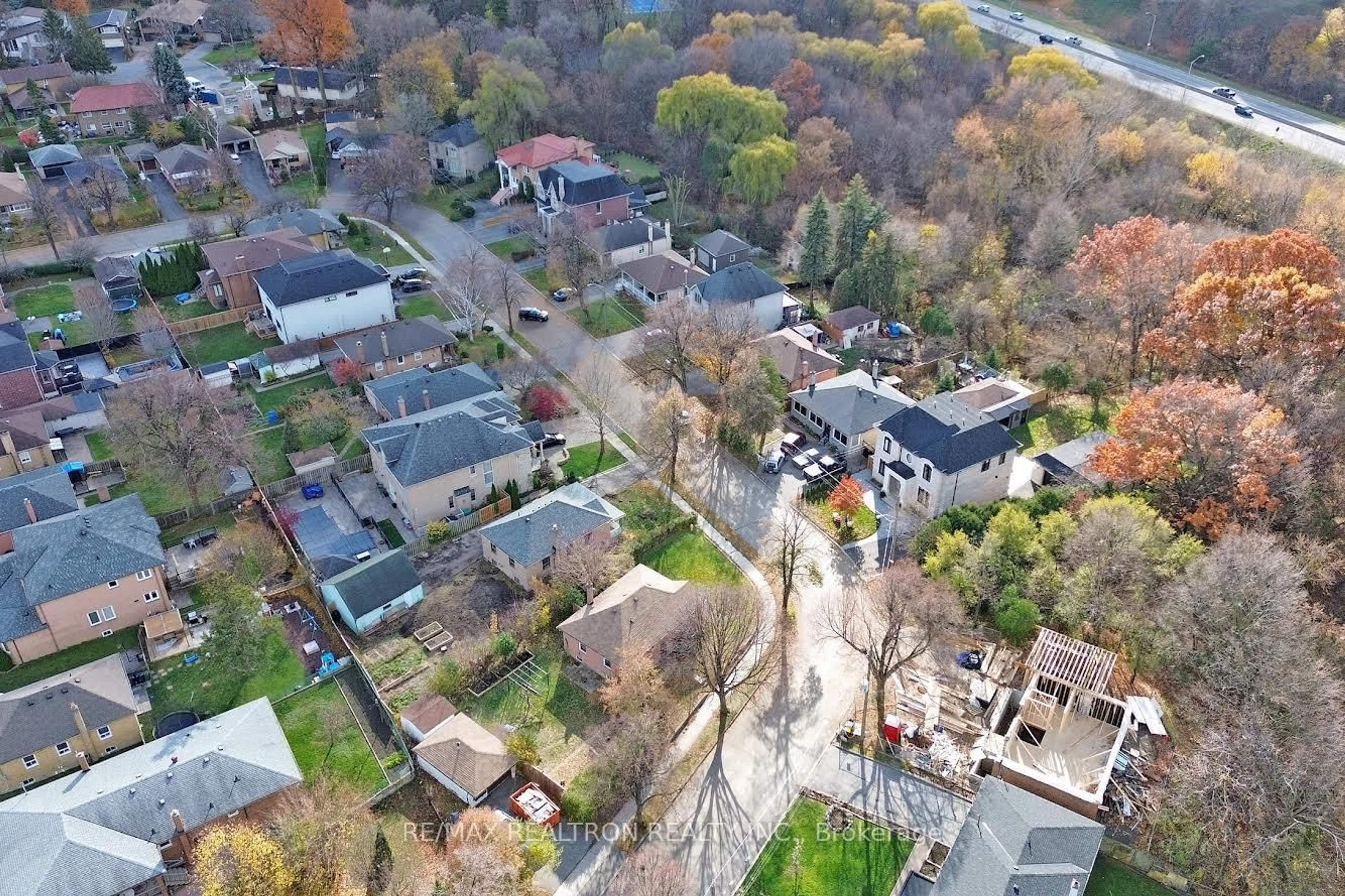 A pic from outside/outdoor area/front of a property/back of a property/a pic from drone, street for 27 Woolton Cres, Toronto Ontario M6M 4L1