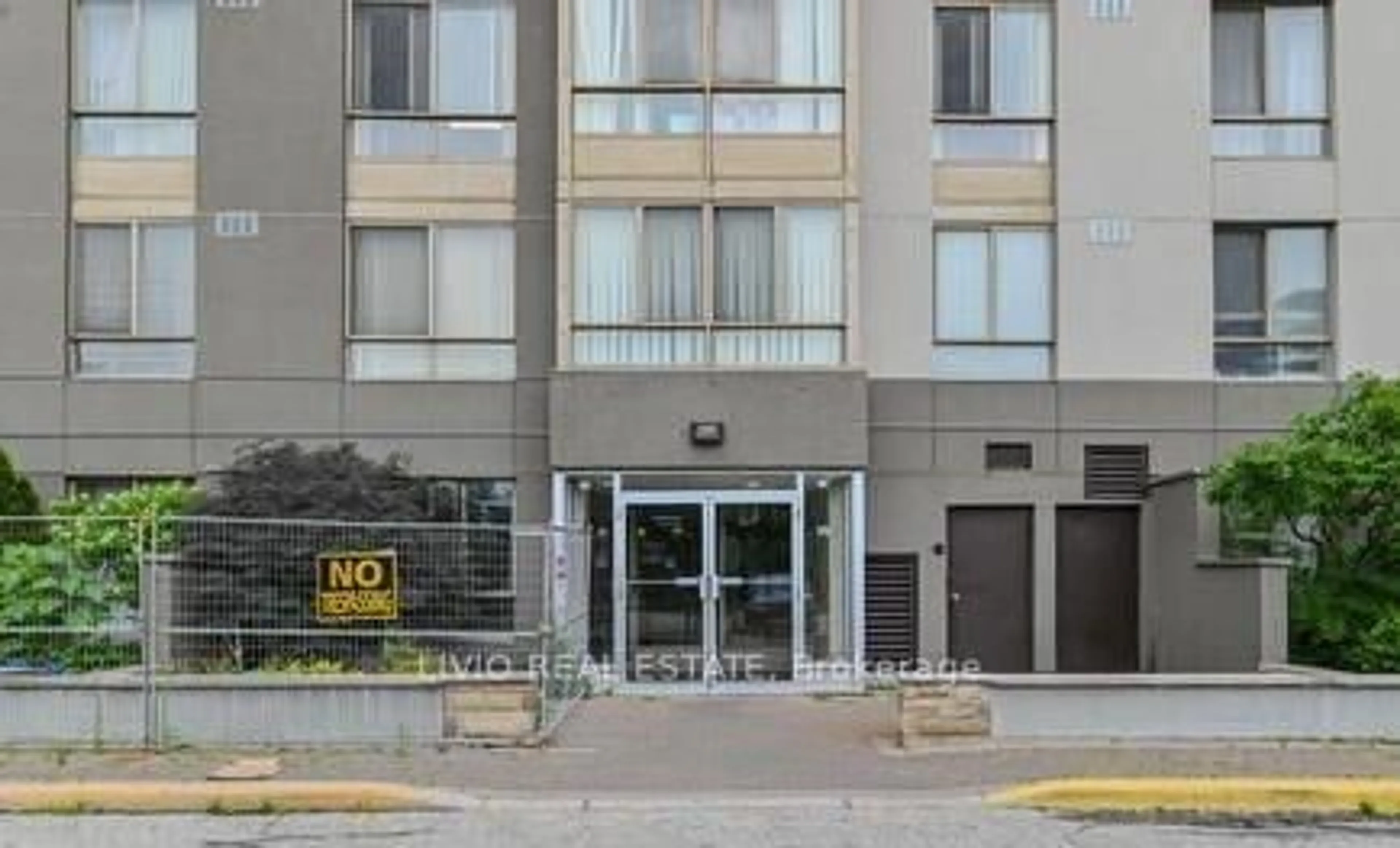 Indoor foyer for 2470 Eglinton Ave #706, Toronto Ontario M6M 5E7