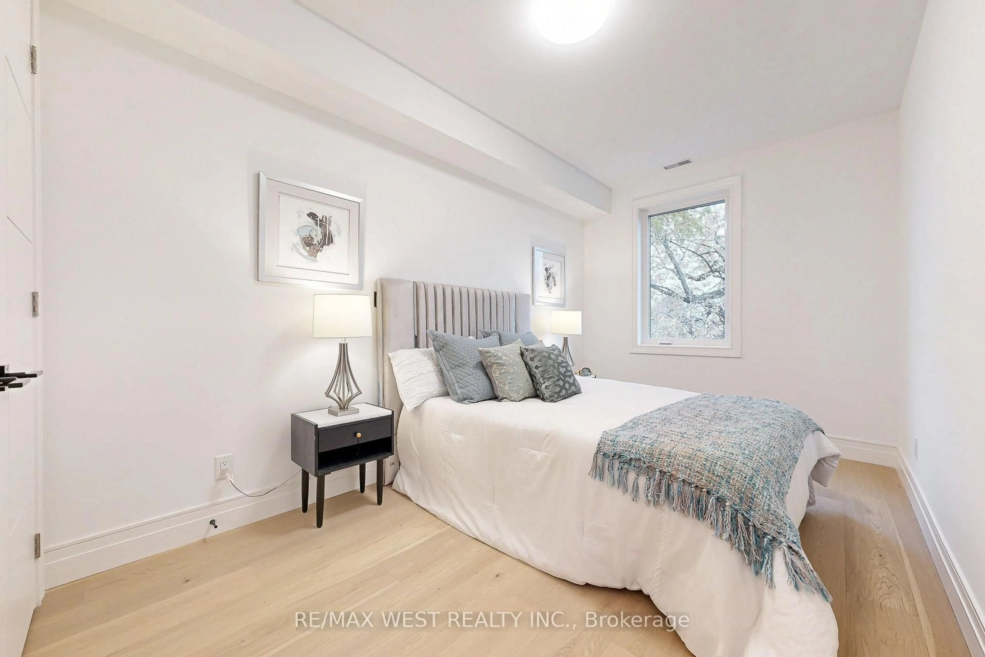 Bedroom with bed, unknown for 2639 R Dundas St #4, Toronto Ontario M6P 1X9