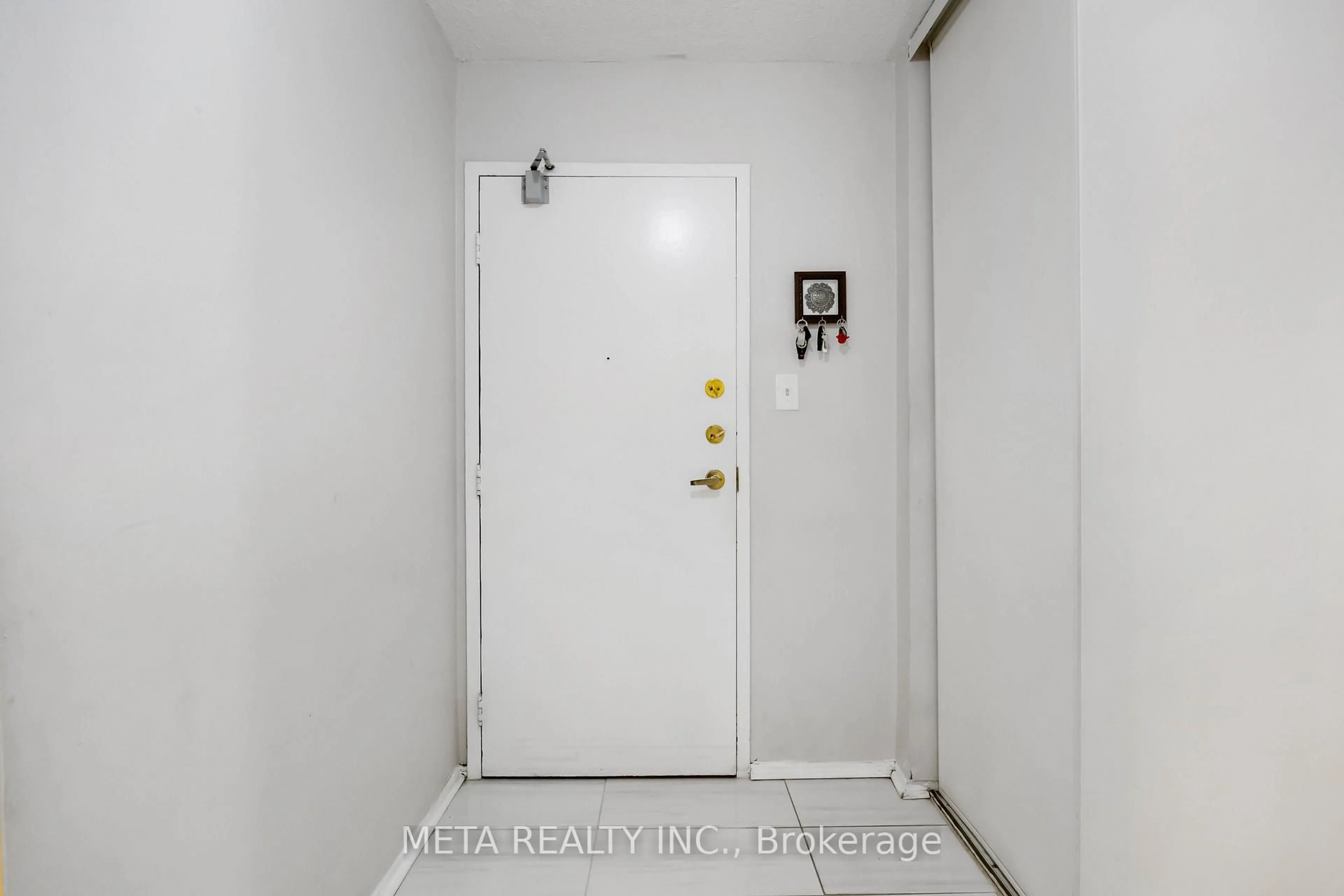 Indoor entryway for 236 Albion Rd #604, Toronto Ontario M9W 6A6