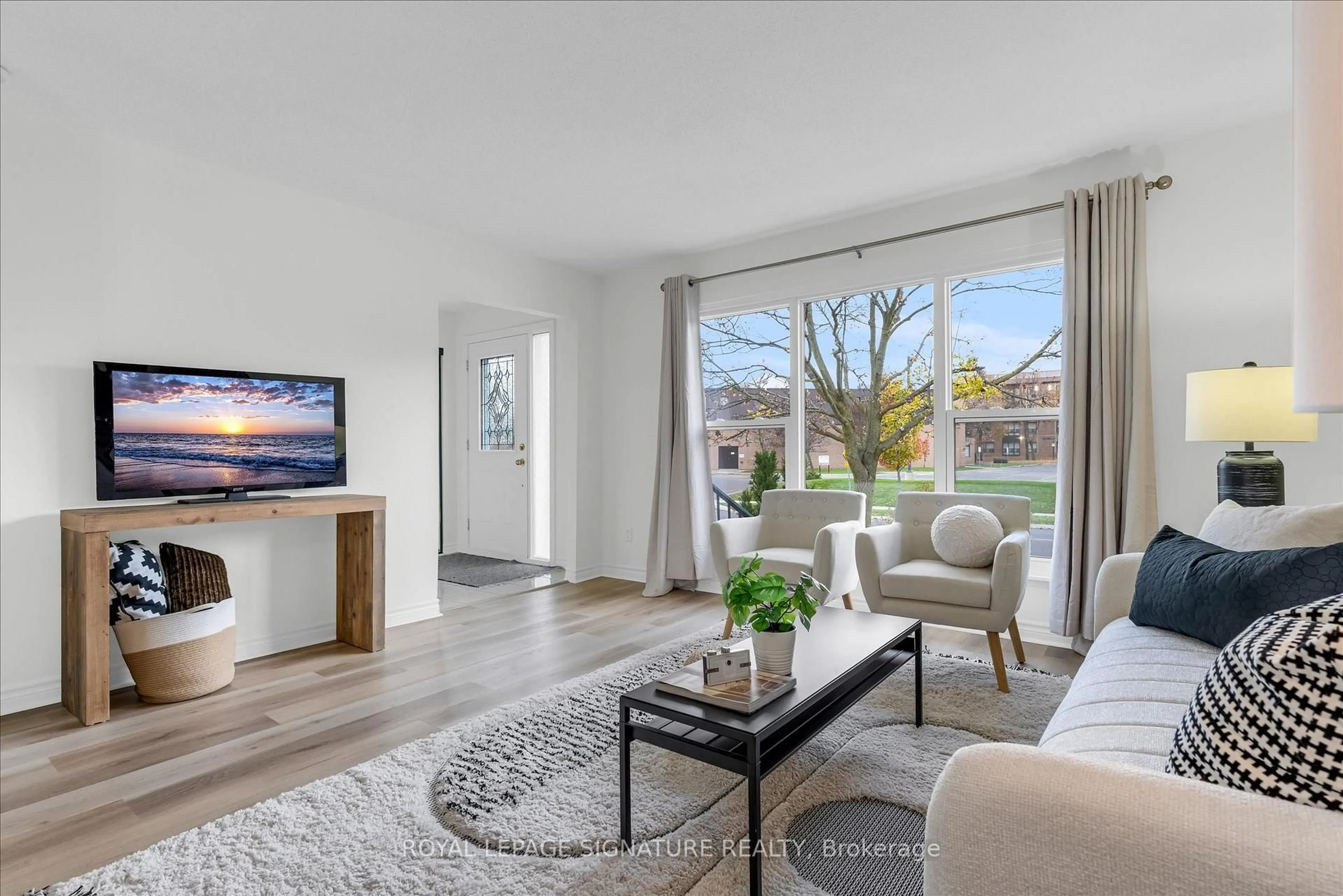 Living room with furniture, unknown for 3096 Palmer Dr, Burlington Ontario L7M 1S9