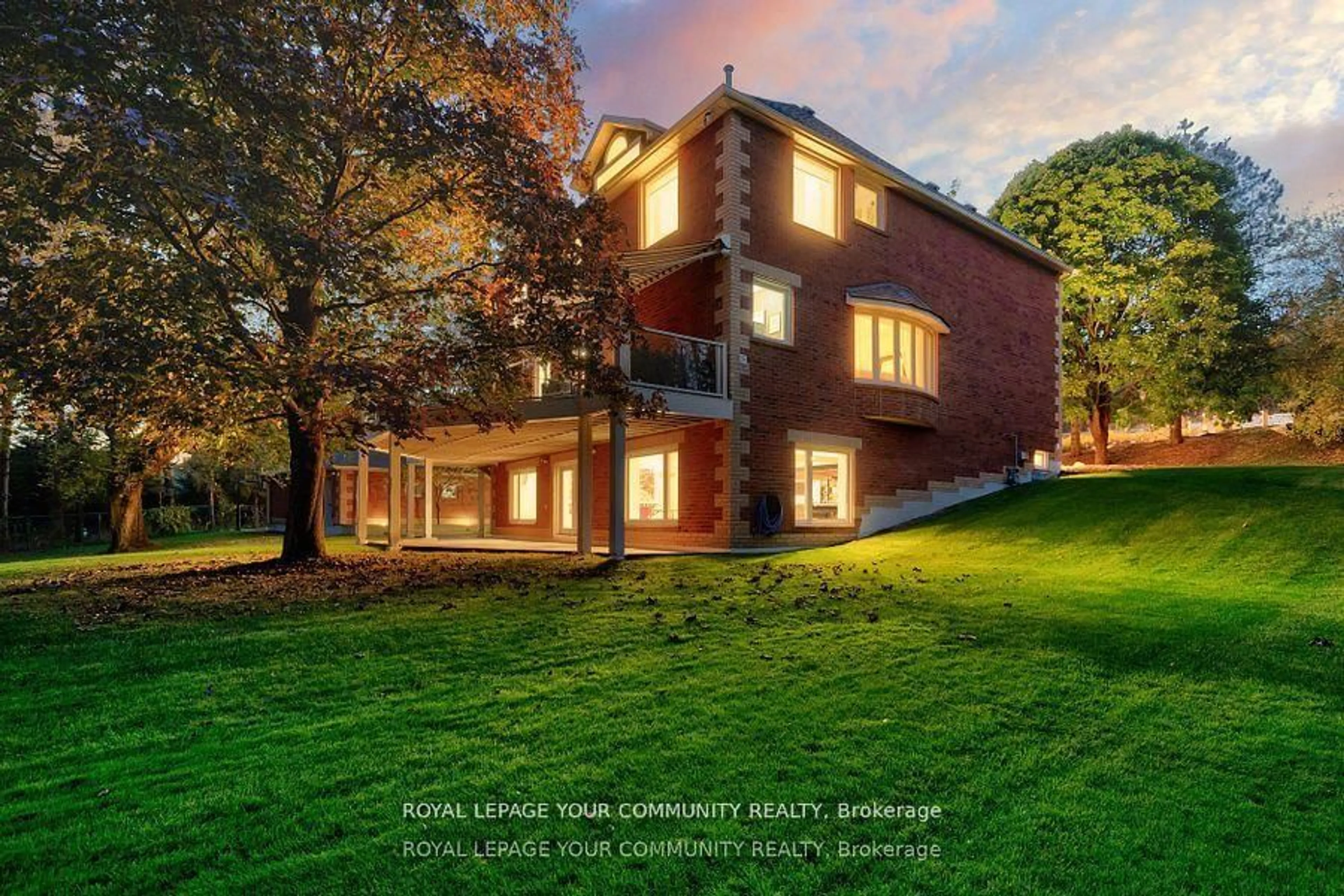 Home with brick exterior material, building for 508 King St, Caledon Ontario L7E 0B9