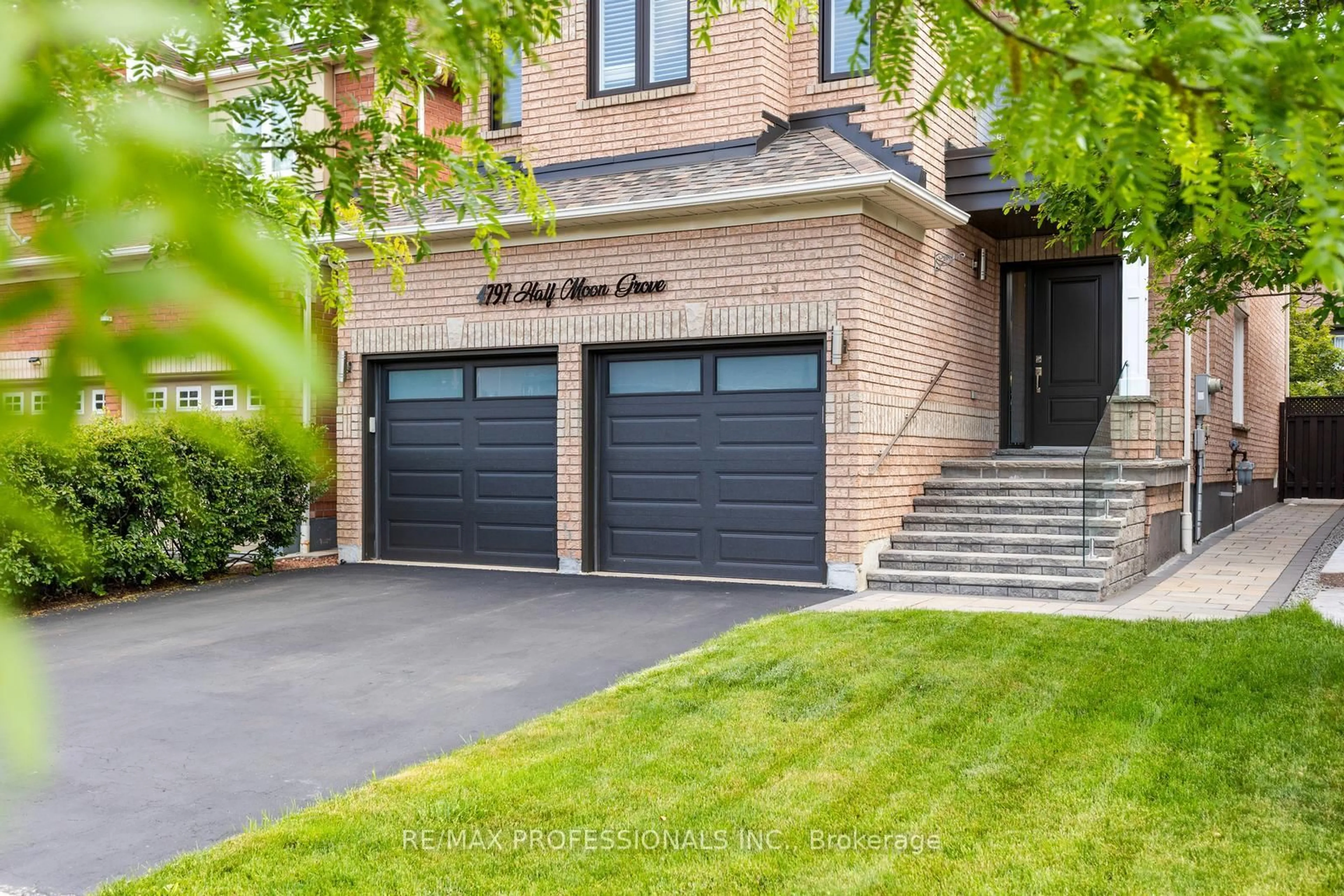 Home with brick exterior material, street for 4797 Half Moon Grve, Mississauga Ontario L5M 7R7
