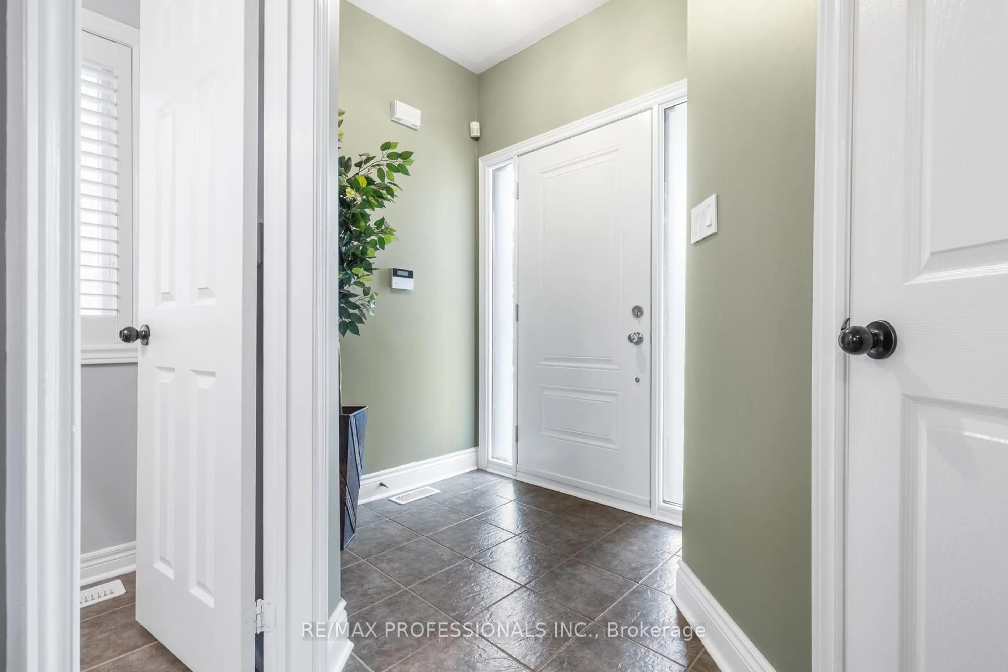 Indoor entryway for 4797 Half Moon Grve, Mississauga Ontario L5M 7R7