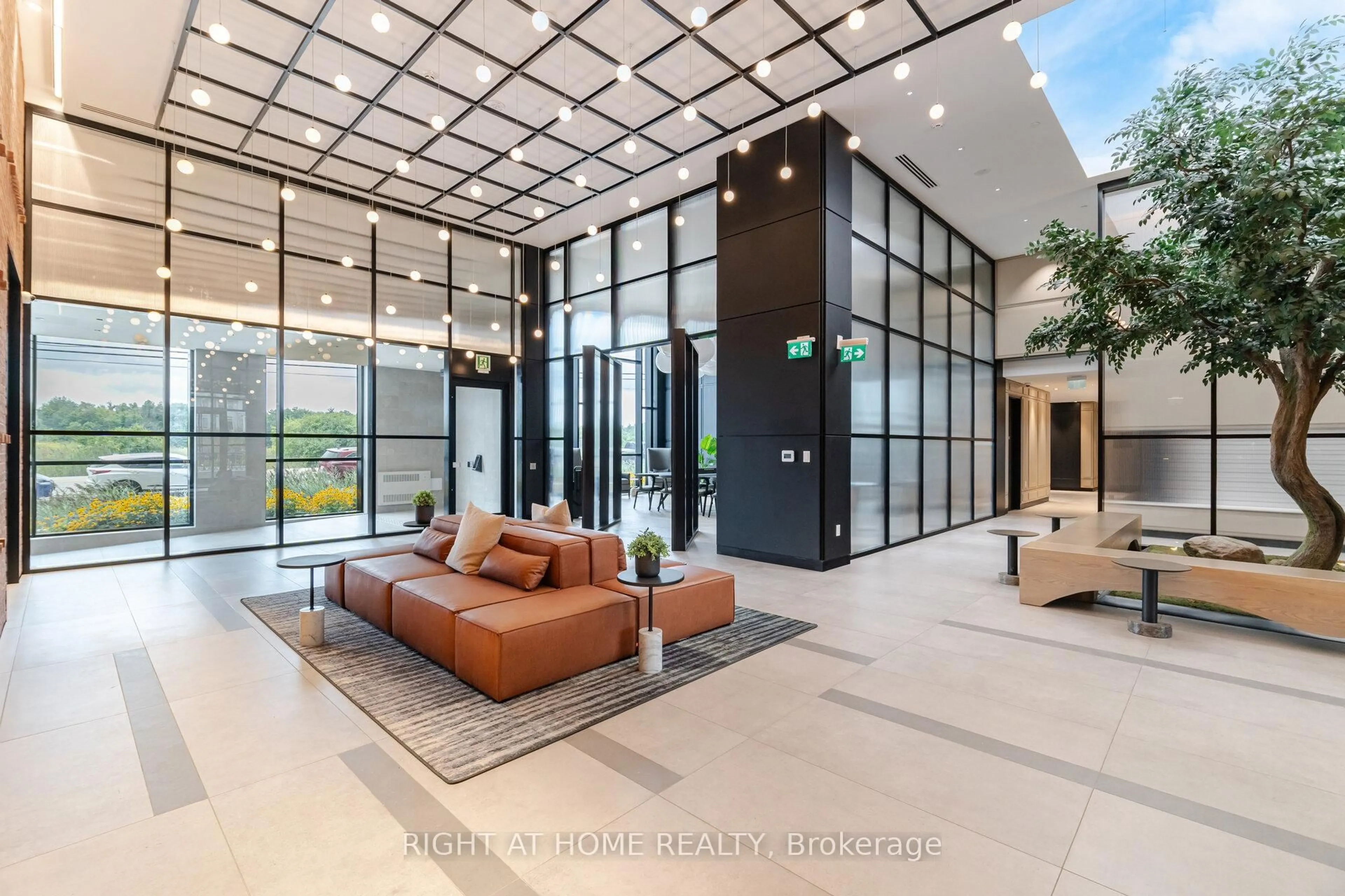 Indoor foyer for 3220 WILLIAM COLTSON Ave #1808, Oakville Ontario L6H 7X9