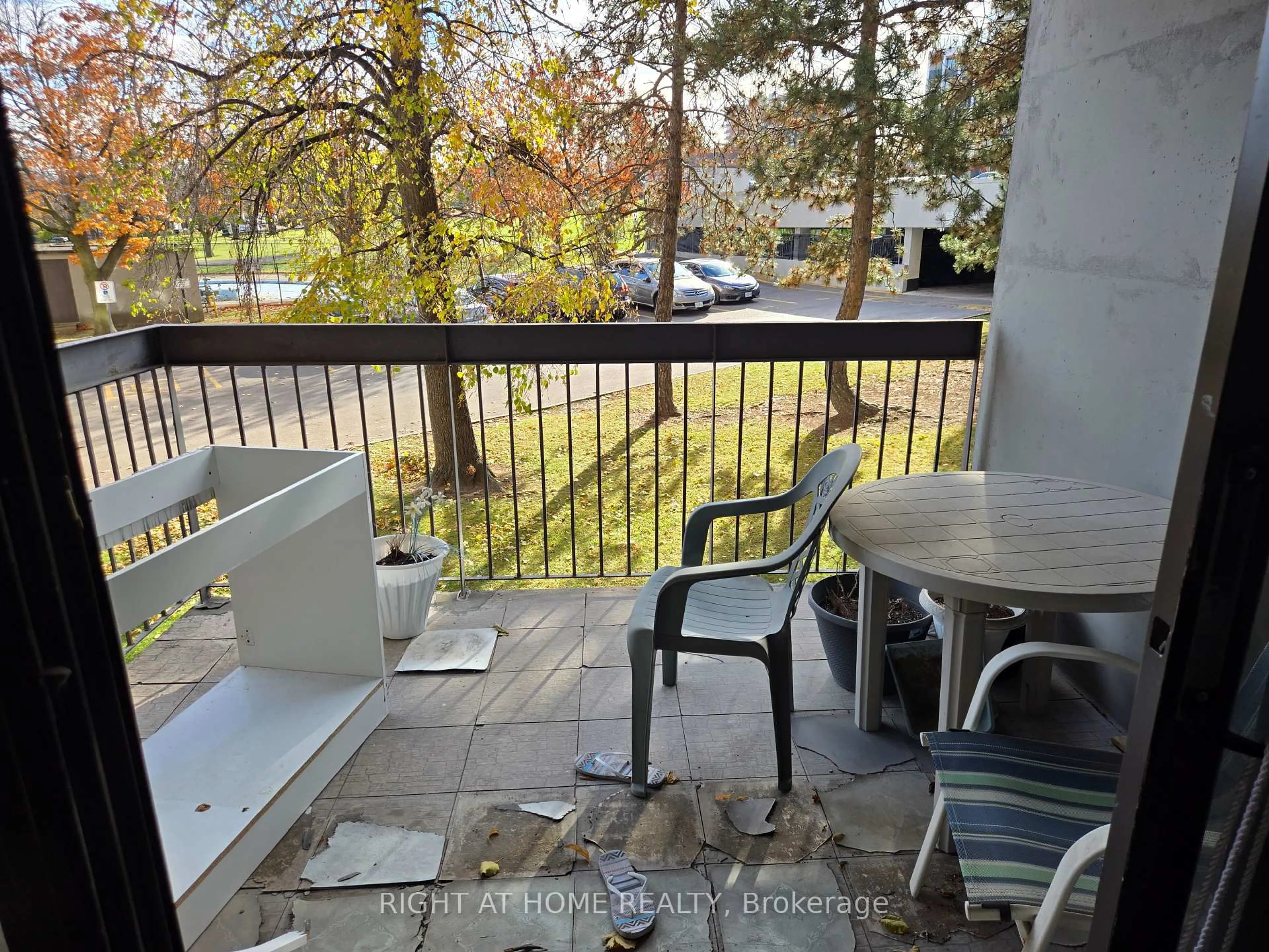 Balcony in the apartment, unknown for 50 Mississauga Valley Blvd #114, Mississauga Ontario L5A 3S2