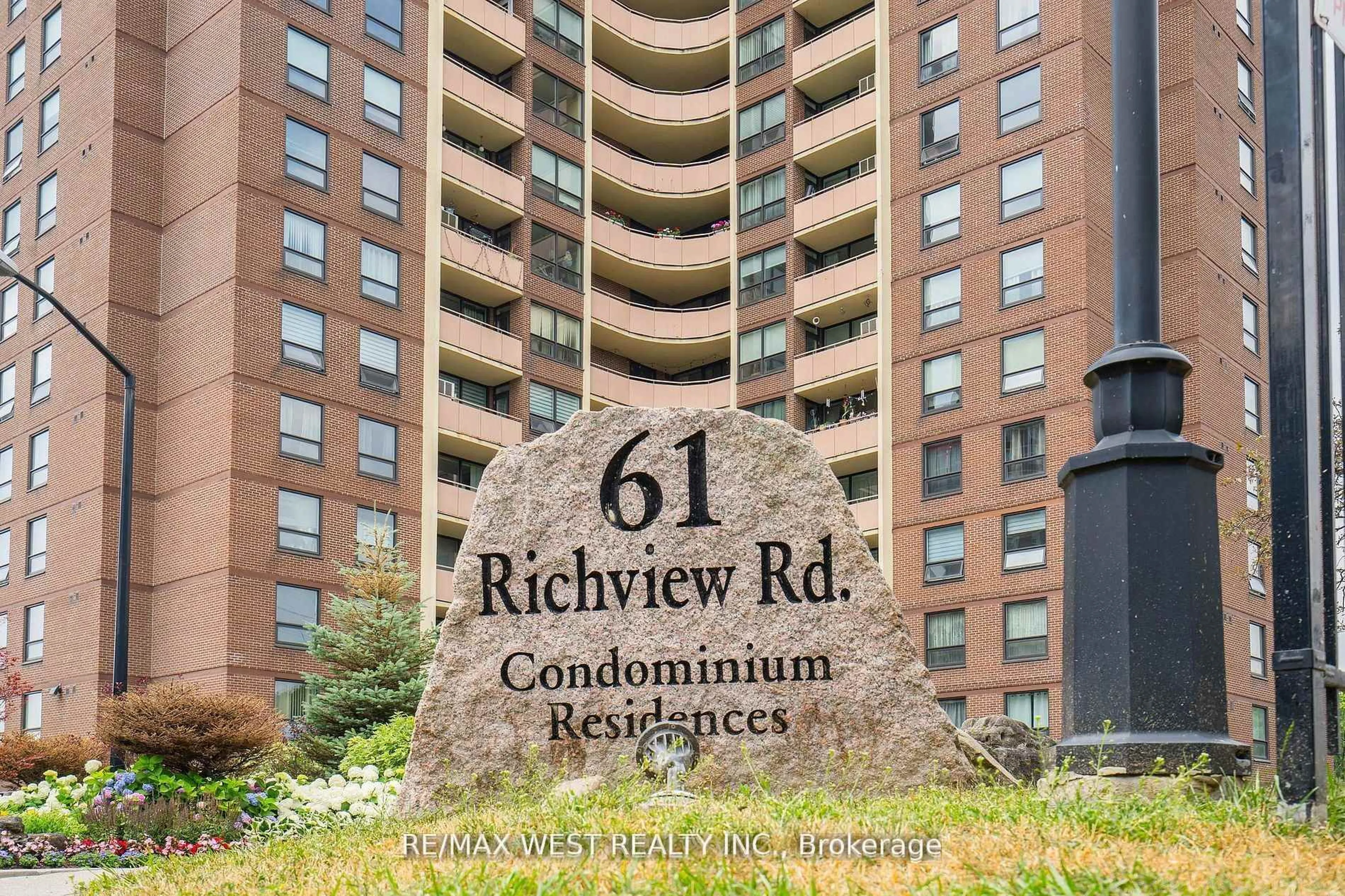Indoor foyer for 61 Richview Rd #1603, Toronto Ontario M9A 4M8
