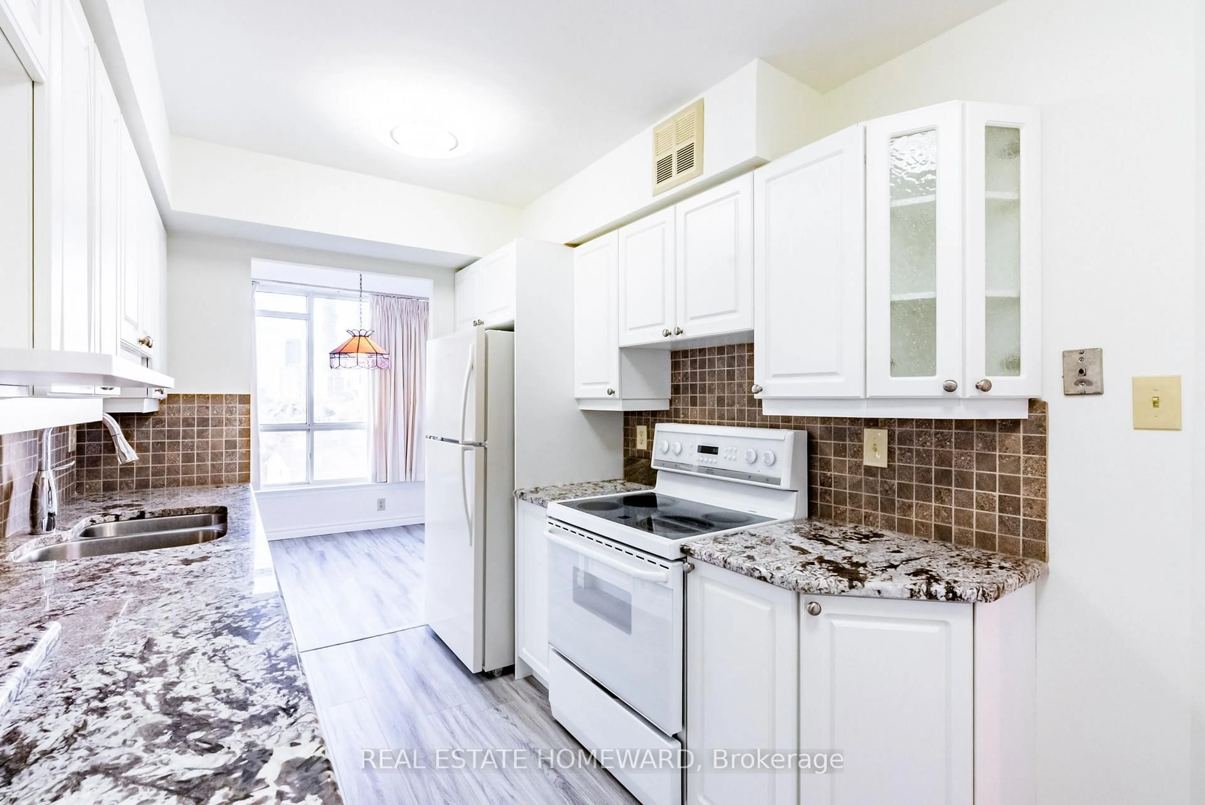 Standard kitchen, ceramic/tile floor for 55 Elm Dr #1001, Mississauga Ontario L5B 3Z3