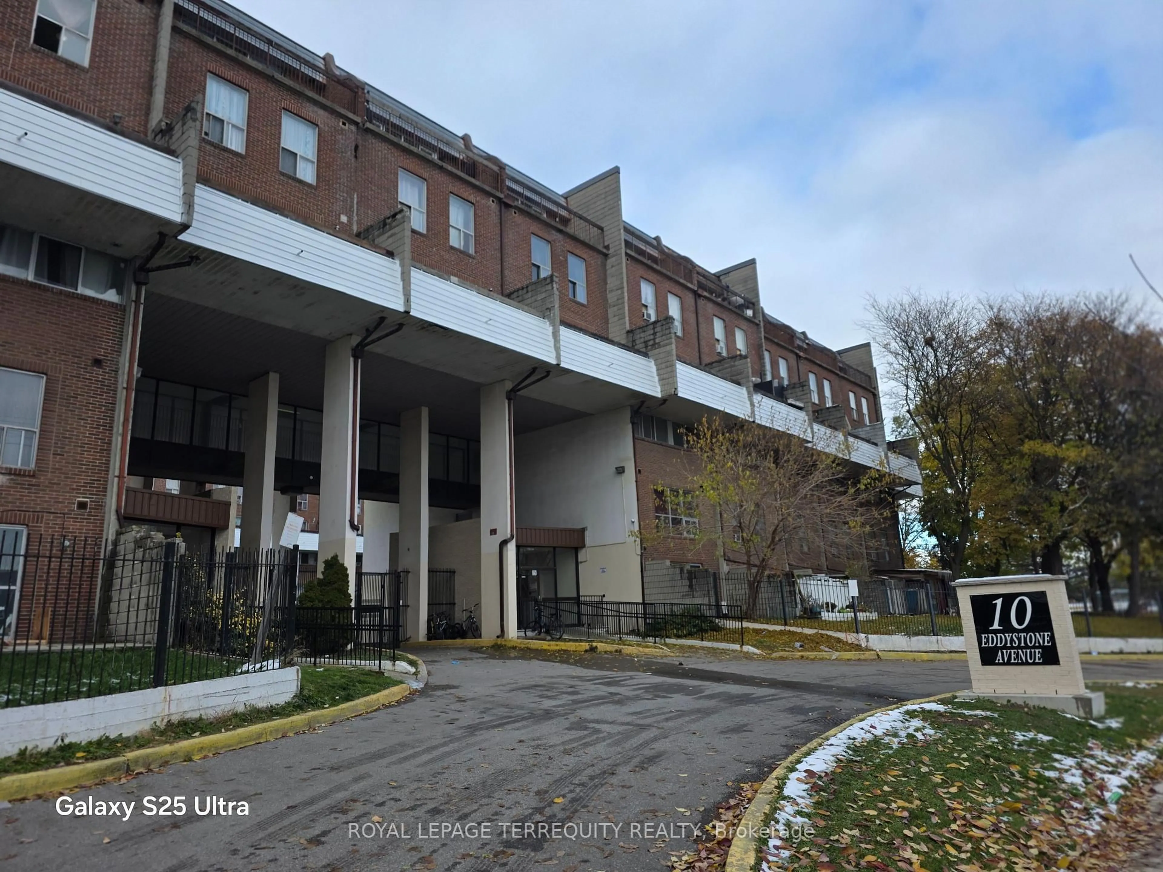 A pic from outside/outdoor area/front of a property/back of a property/a pic from drone, unknown for 10 Eddystone Ave #224, Toronto Ontario M3N 2T2