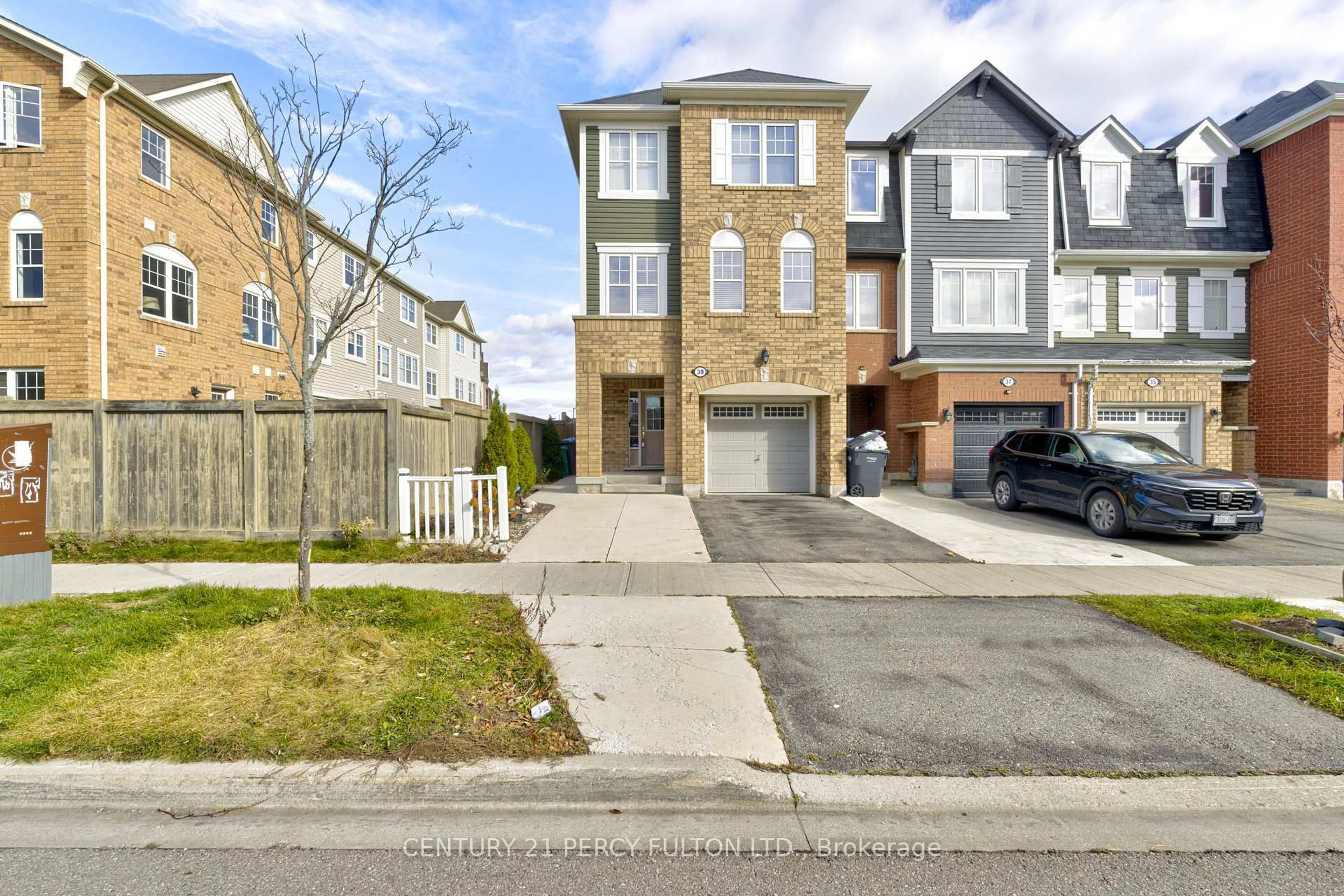 Home with brick exterior material, street for 39 Vanhorne Clse, Brampton Ontario L7A 0X8