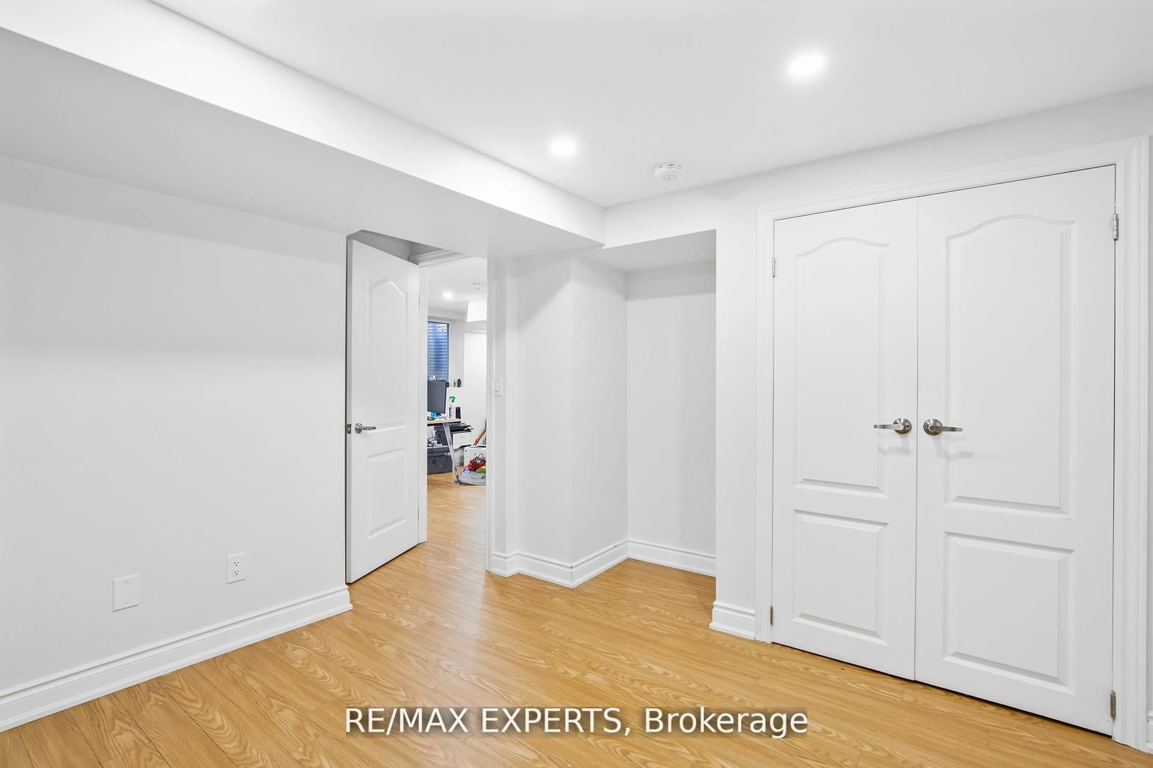 Indoor entryway for 36 Elderwood Pl, Brampton Ontario L6V 3N3