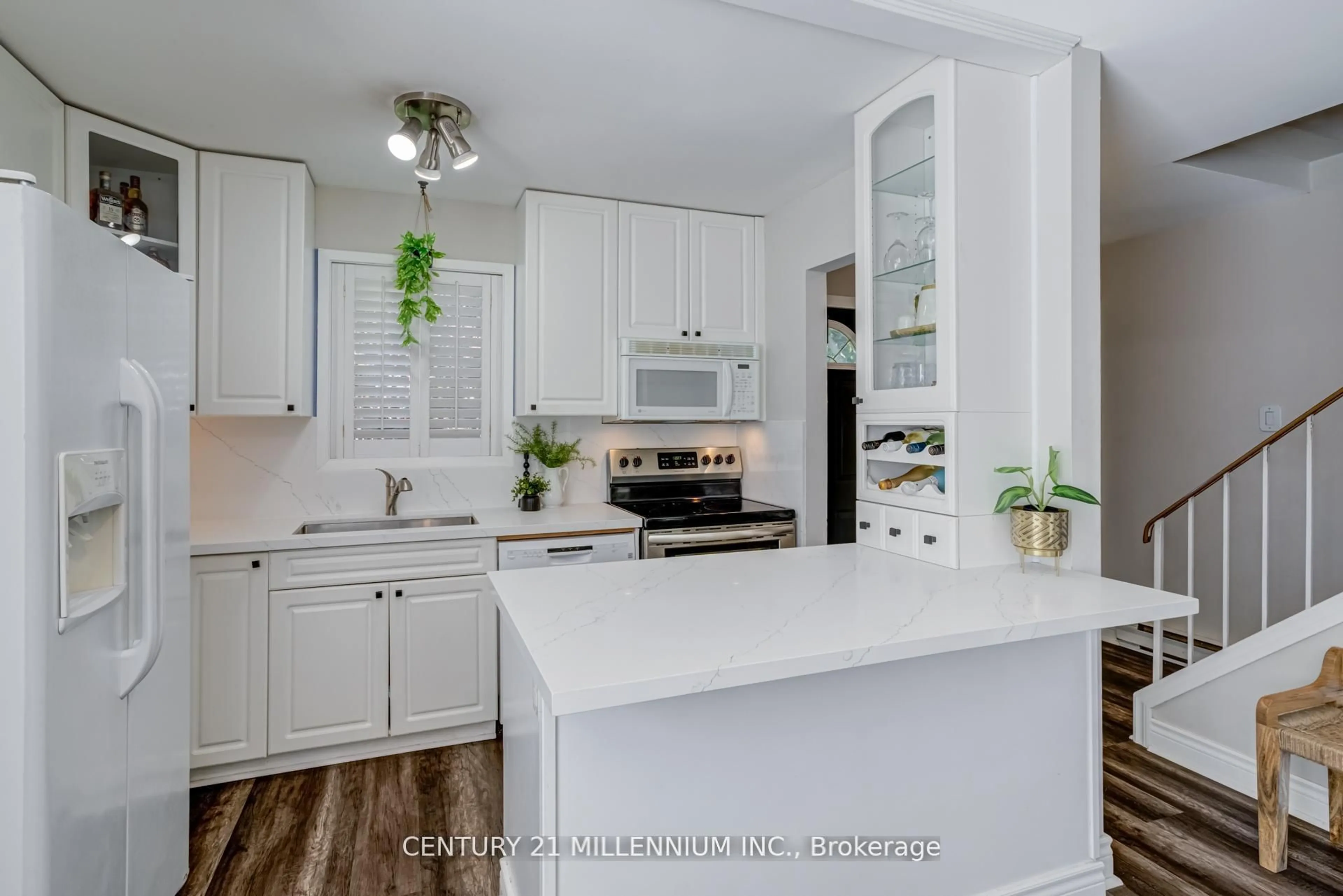 Open concept kitchen, unknown for 15 Hasting Sq, Brampton Ontario L6S 2N8