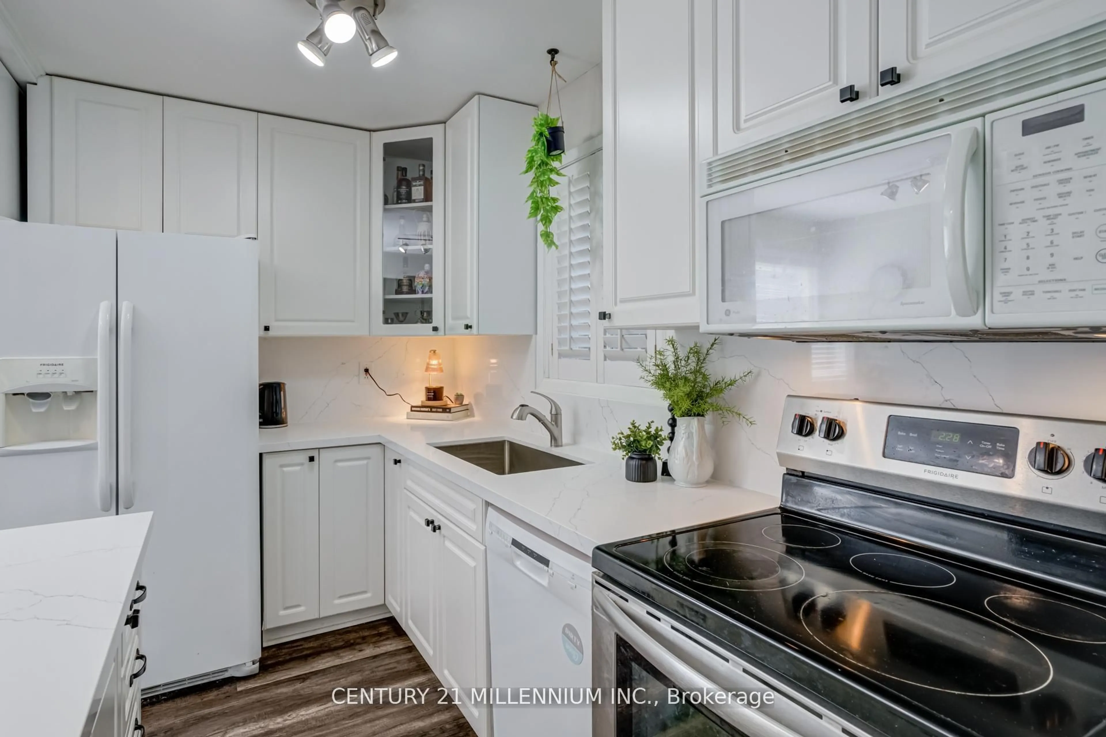 Unknown for 15 Hasting Sq, Brampton Ontario L6S 2N8