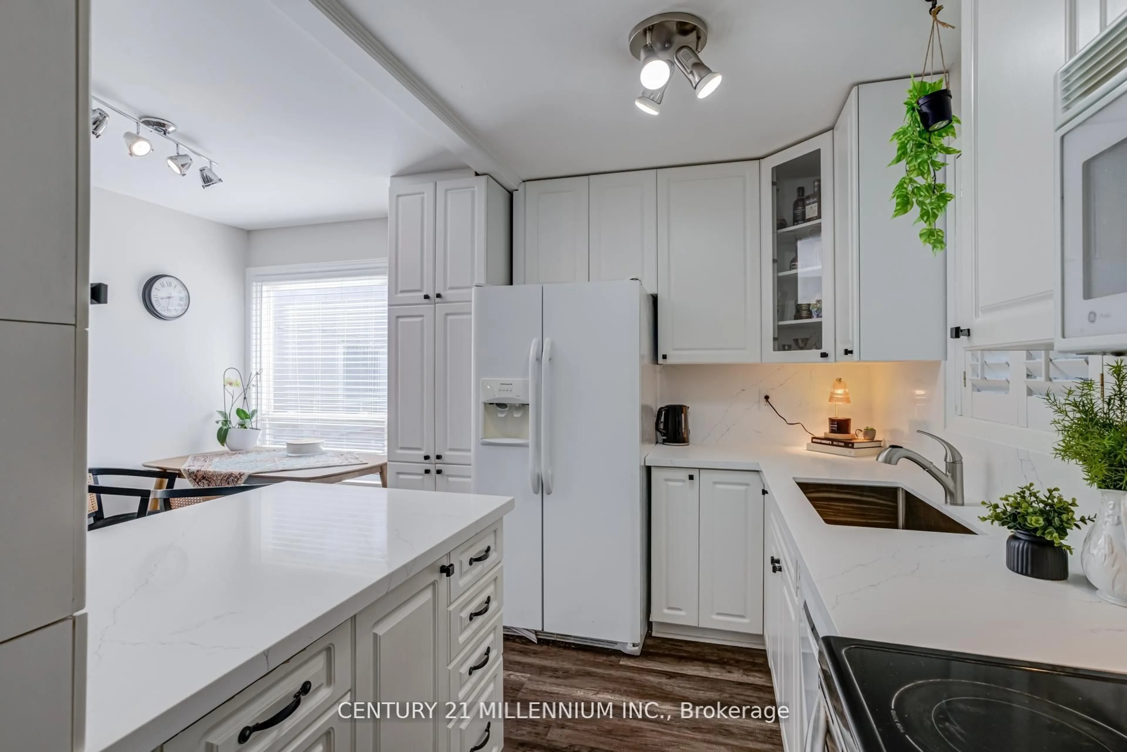 Unknown for 15 Hasting Sq, Brampton Ontario L6S 2N8