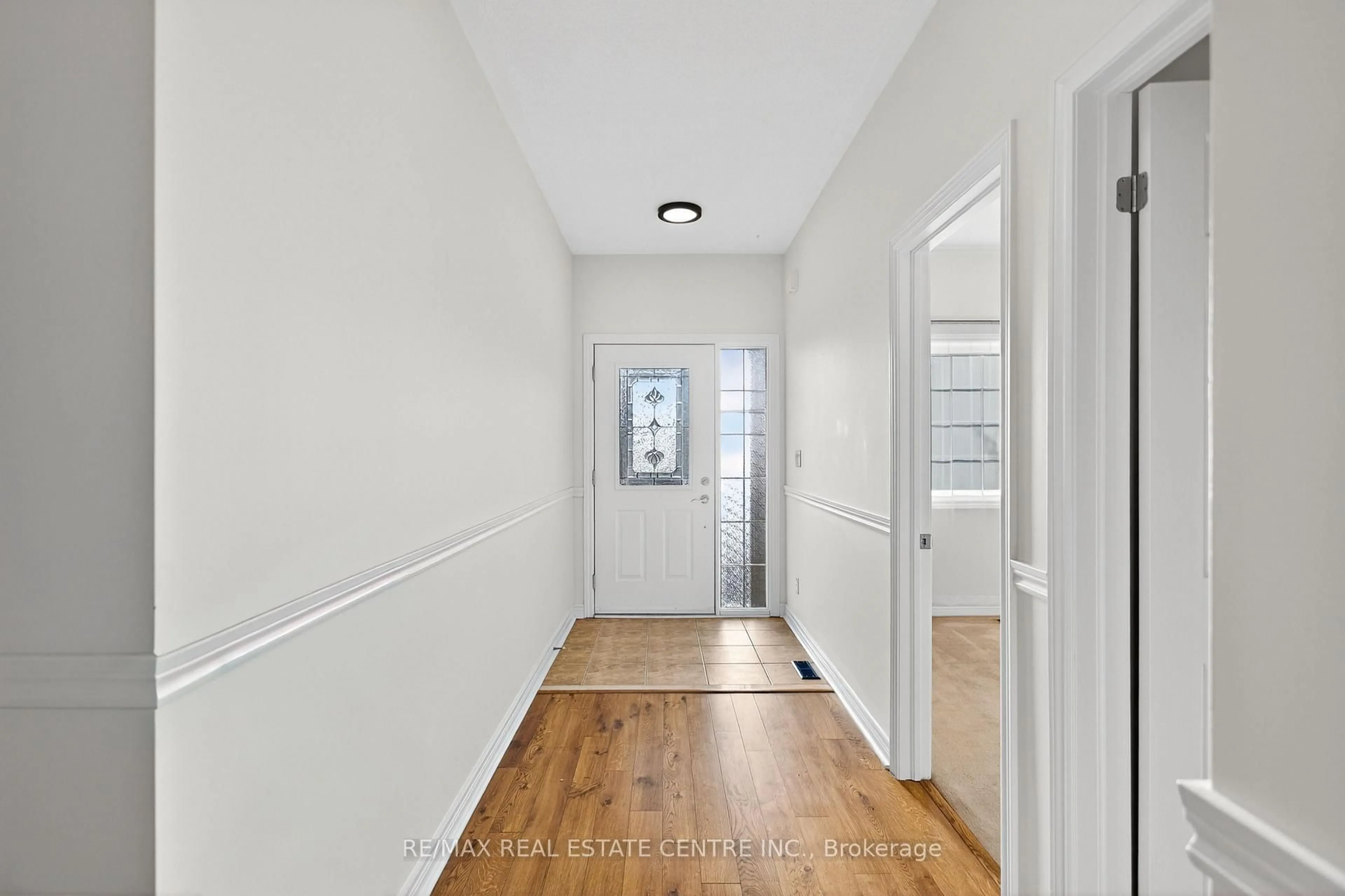 Indoor entryway for 253 Malick St, Milton Ontario L9T 5X1