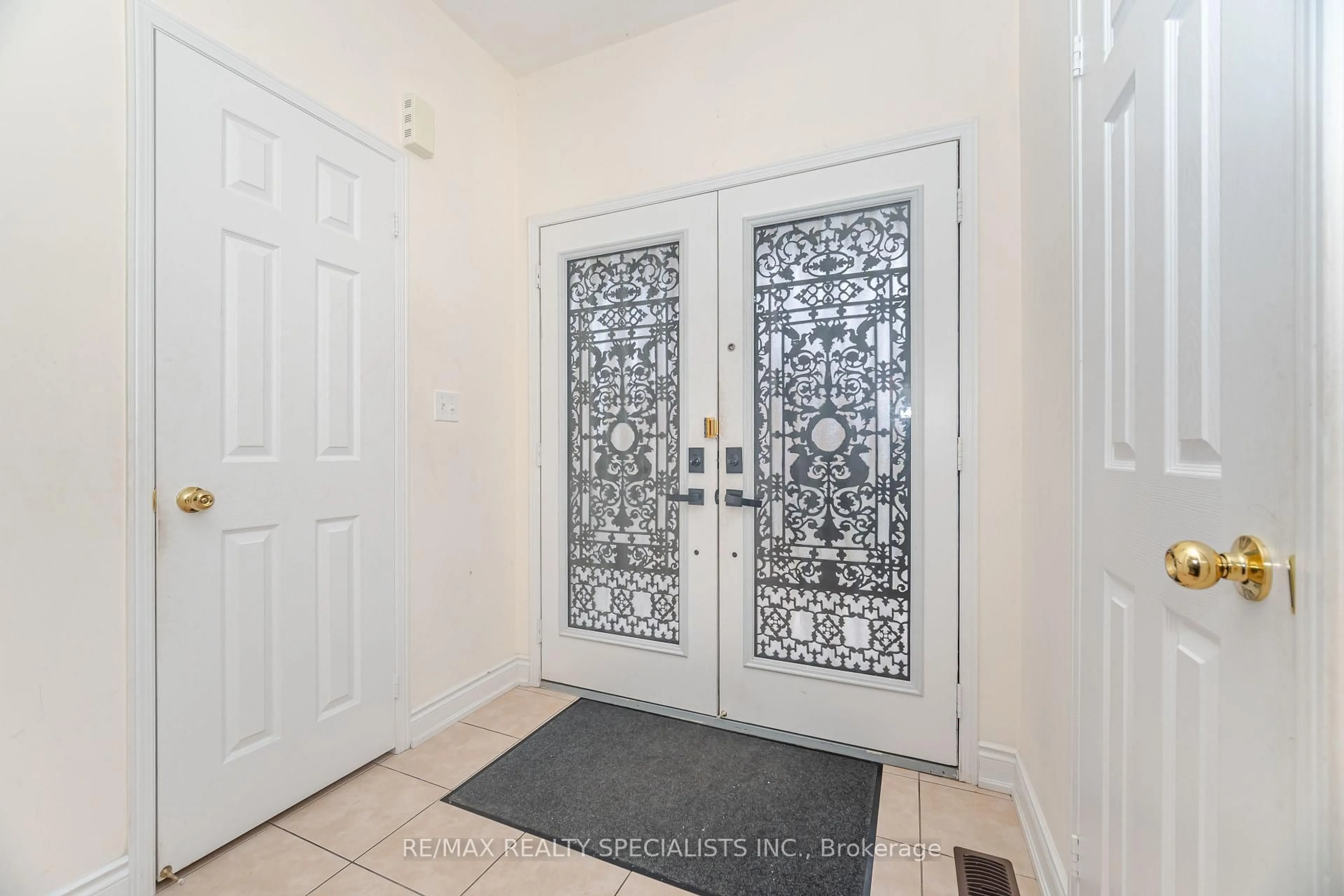 Indoor entryway for 23 Personna Circ, Brampton Ontario L6X 0P1