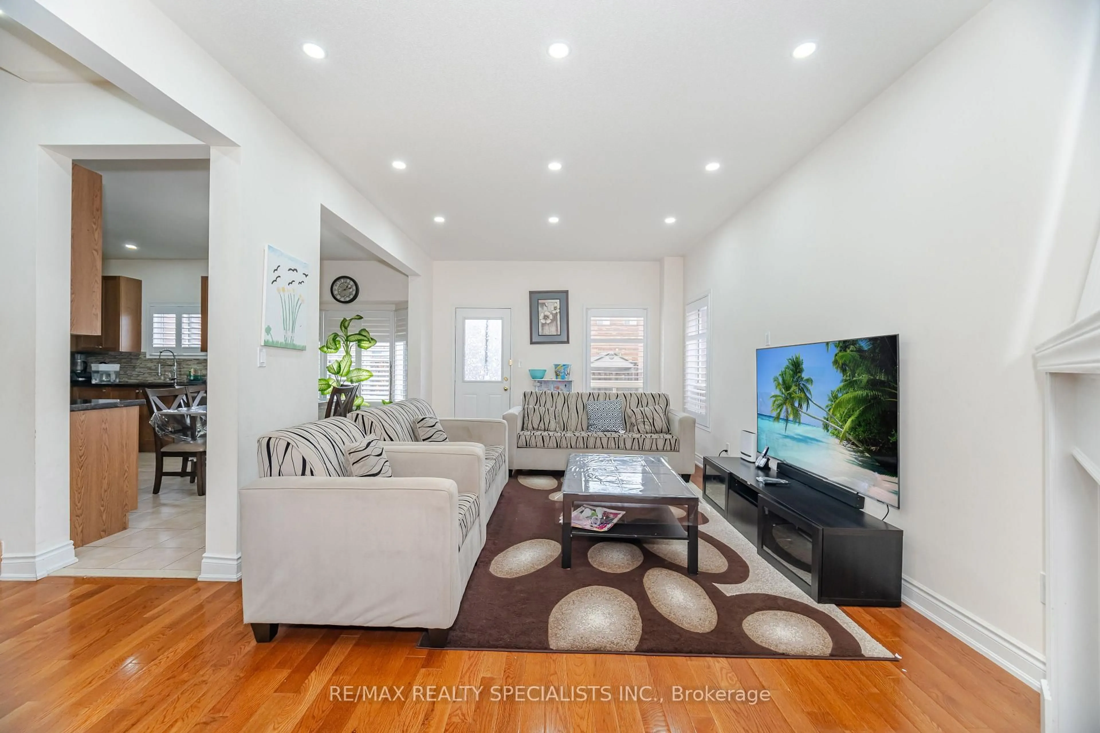 Living room with furniture, unknown for 23 Personna Circ, Brampton Ontario L6X 0P1