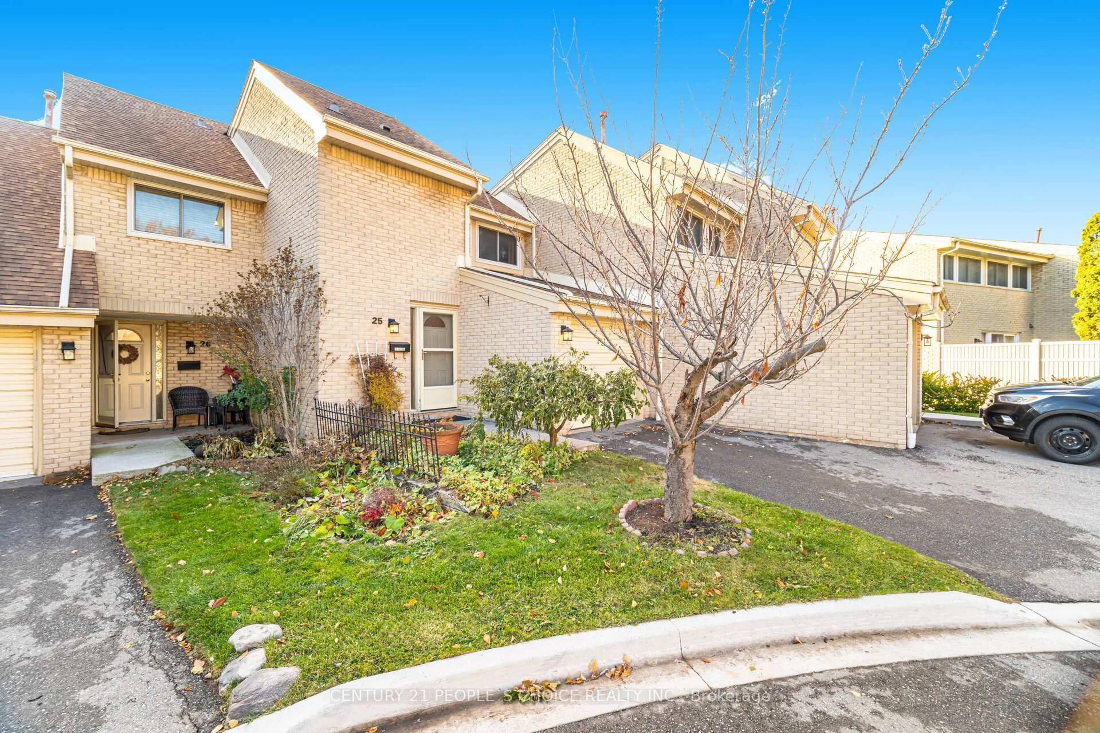 A pic from outside/outdoor area/front of a property/back of a property/a pic from drone, street for 4171 Glen Erin Dr #25, Mississauga Ontario L5L 2G3