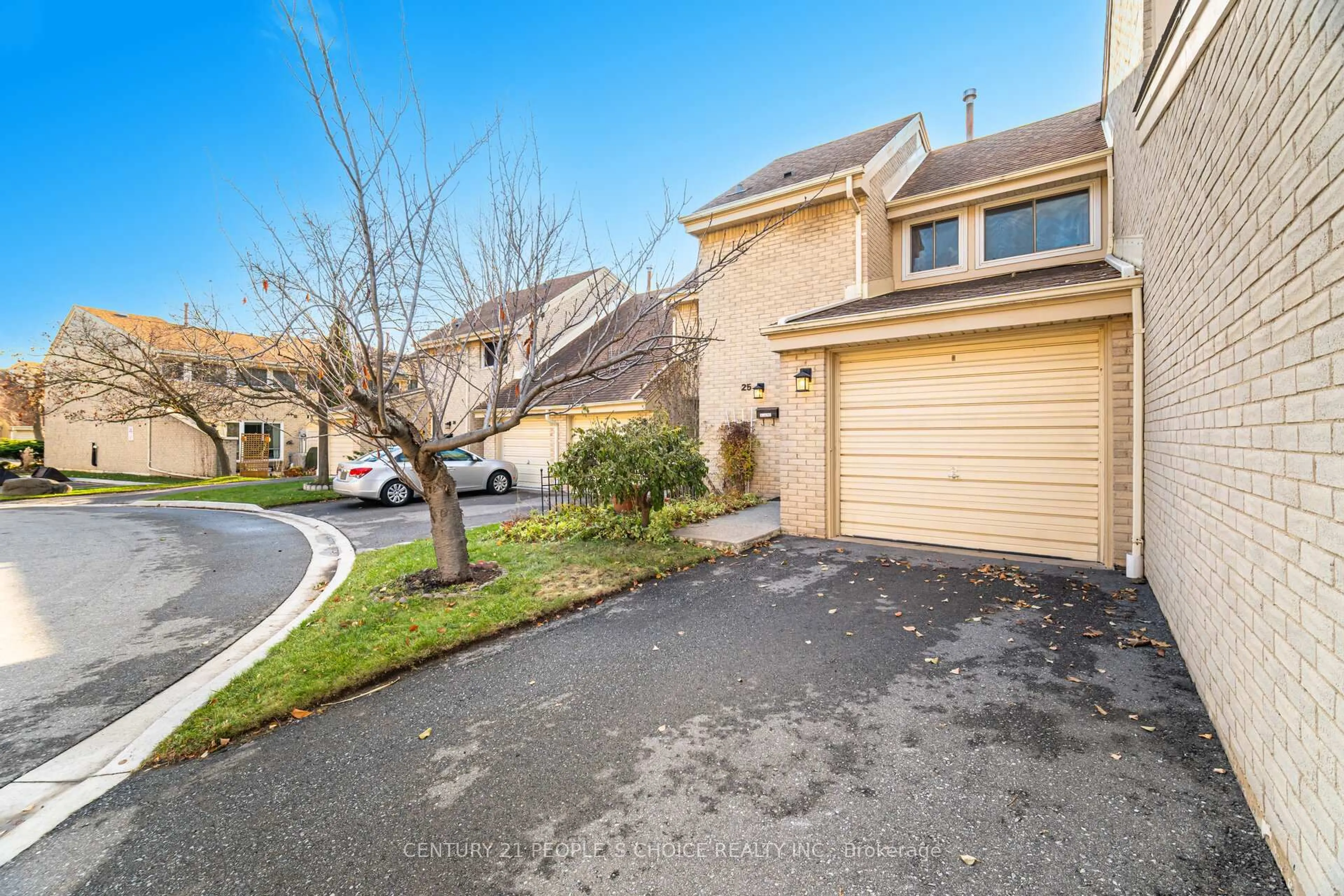 A pic from outside/outdoor area/front of a property/back of a property/a pic from drone, street for 4171 Glen Erin Dr #25, Mississauga Ontario L5L 2G3