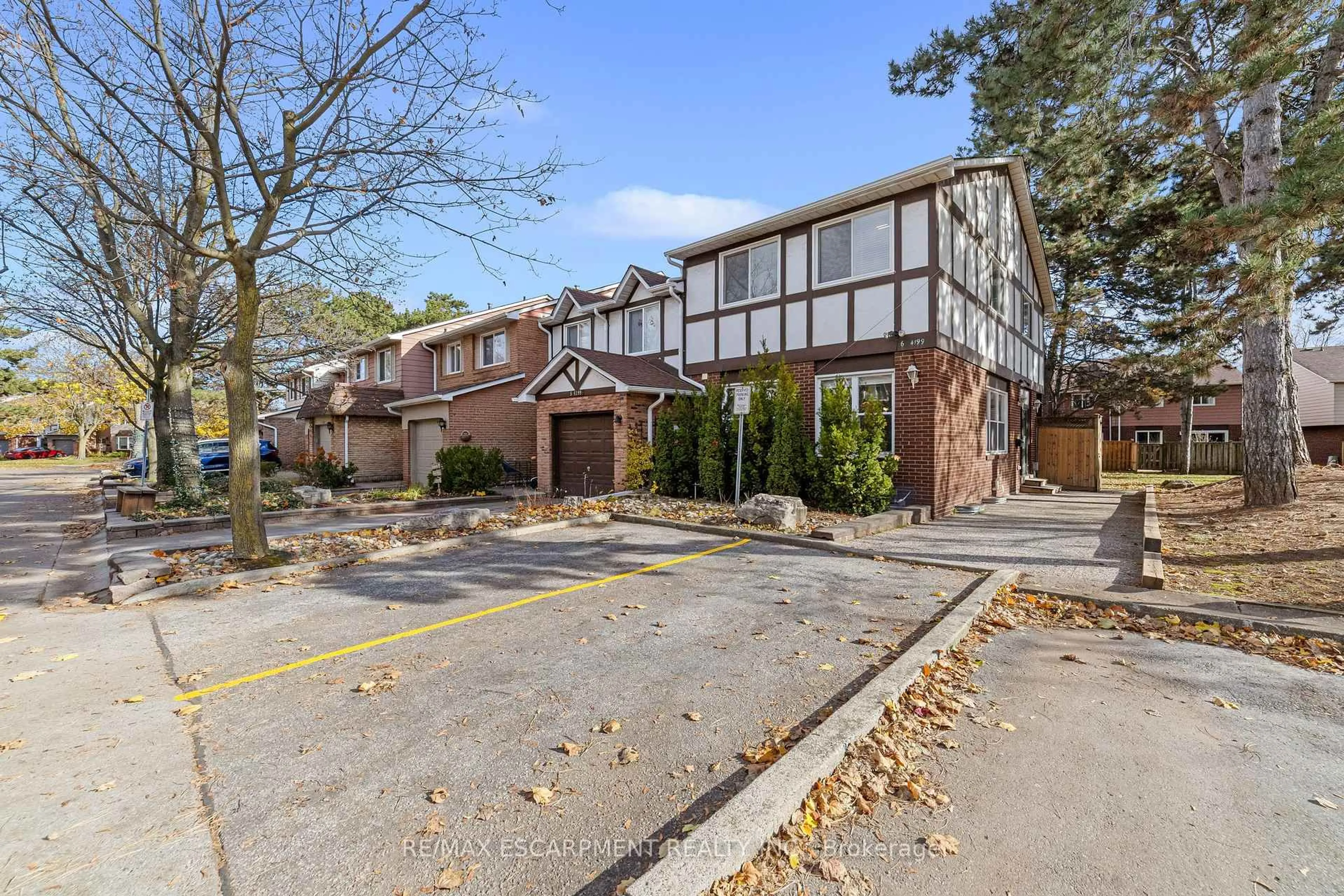 Home with brick exterior material, street for 4199 Longmoor Dr #6, Burlington Ontario L7L 5J9