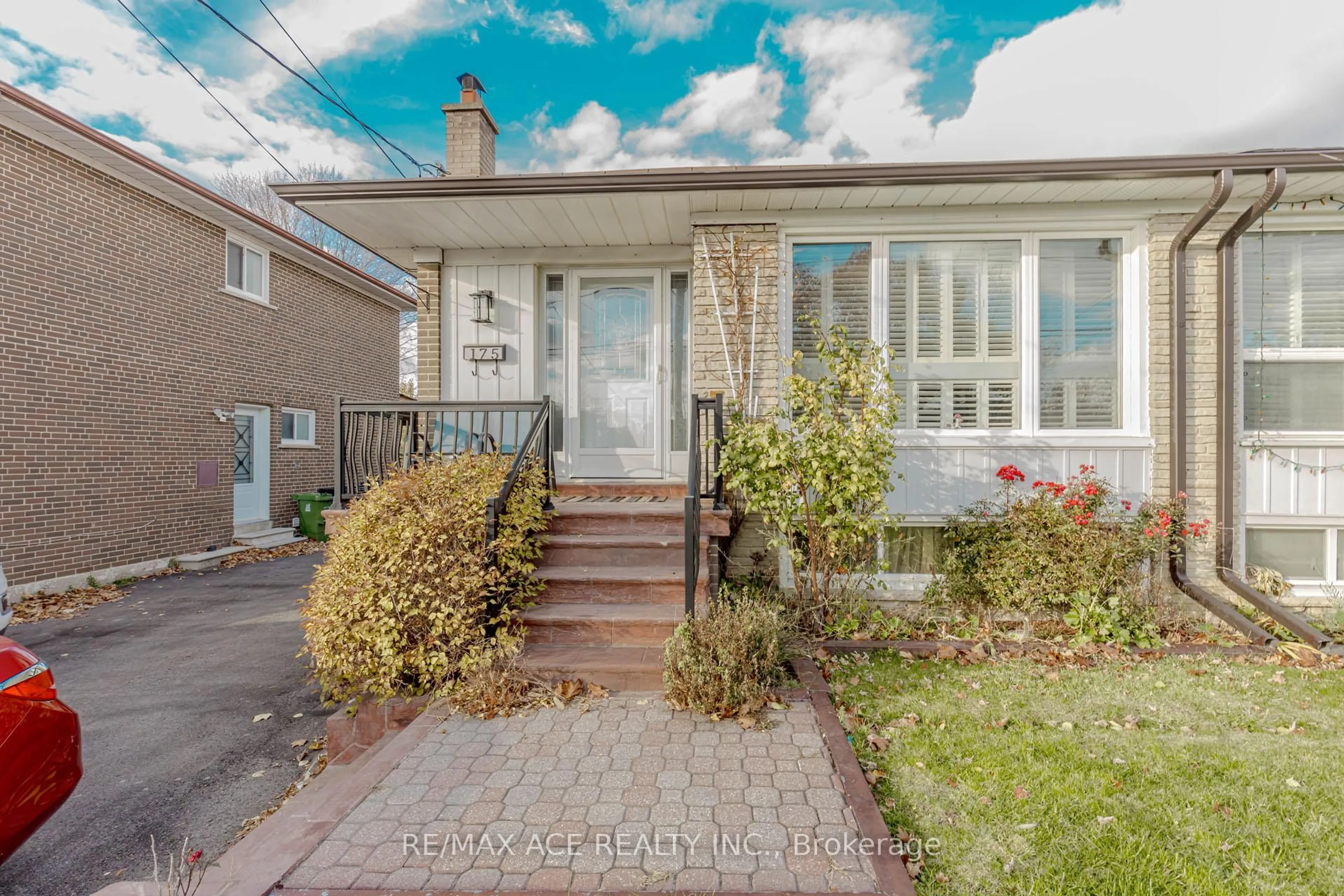 Unknown for 175 Lindylou Rd, Toronto Ontario M9M 2B8