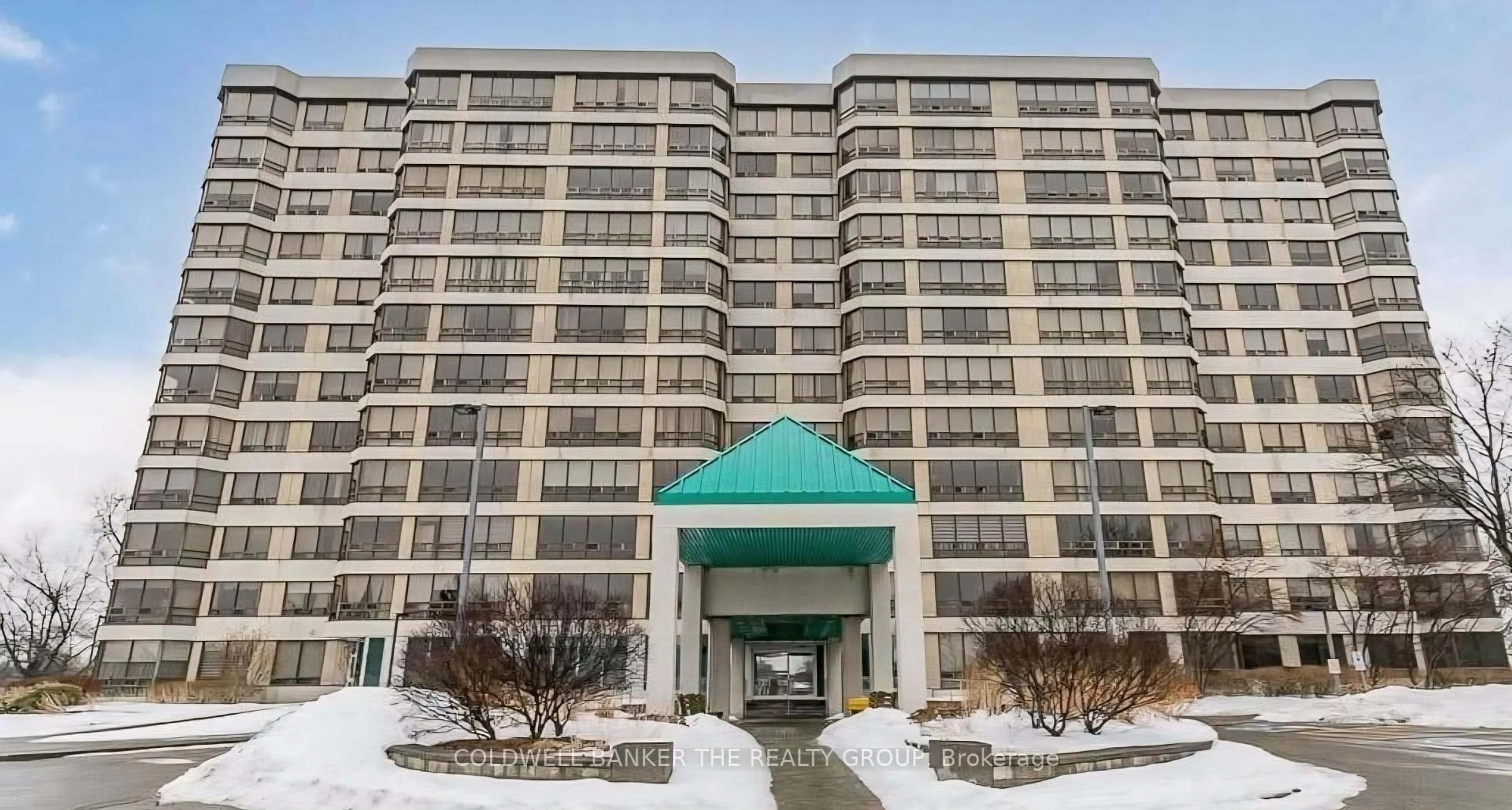 Indoor foyer for 330 Mill St #410, Brampton Ontario L6Y 3V3