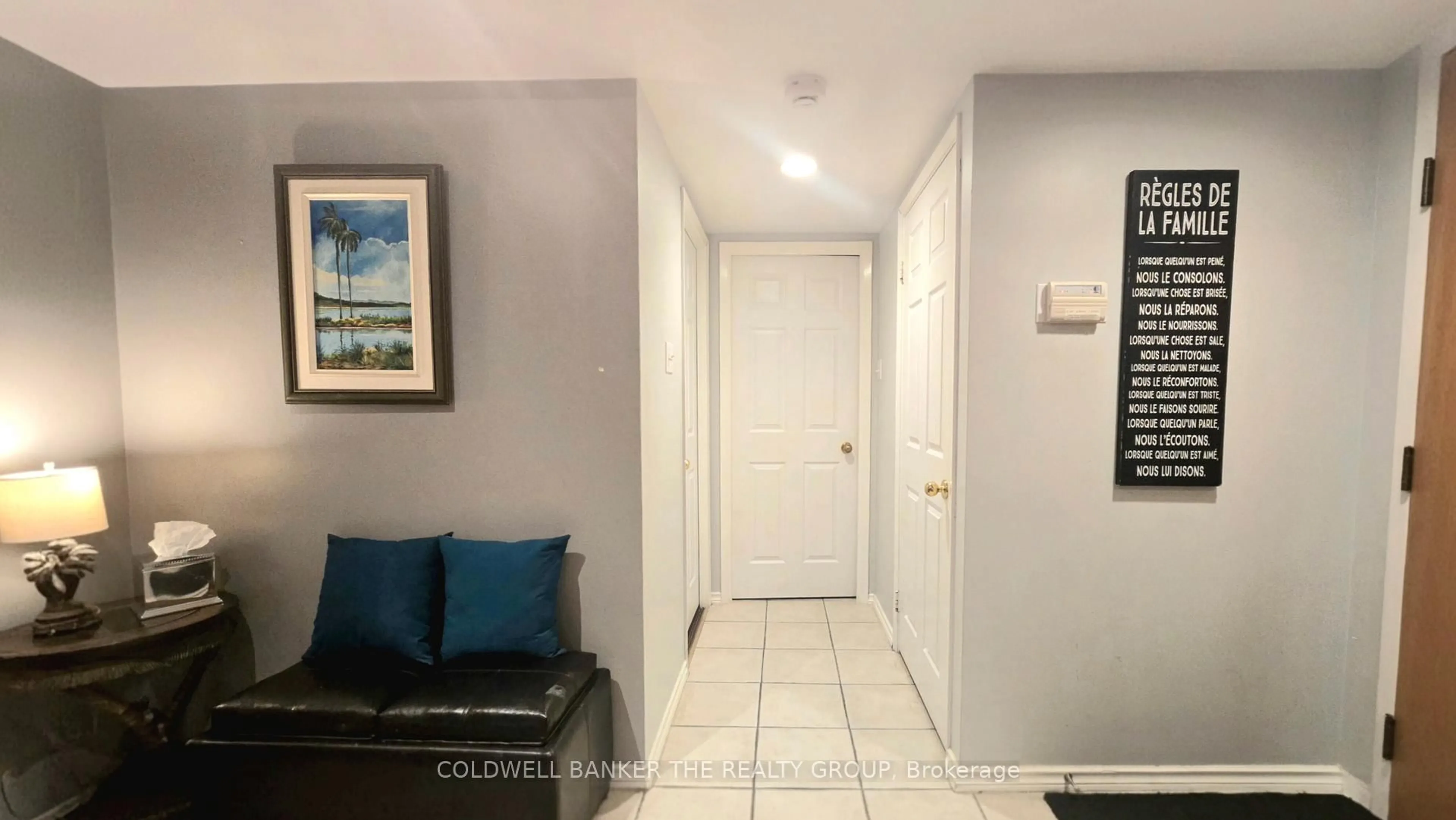 Indoor entryway for 330 Mill St #410, Brampton Ontario L6Y 3V3