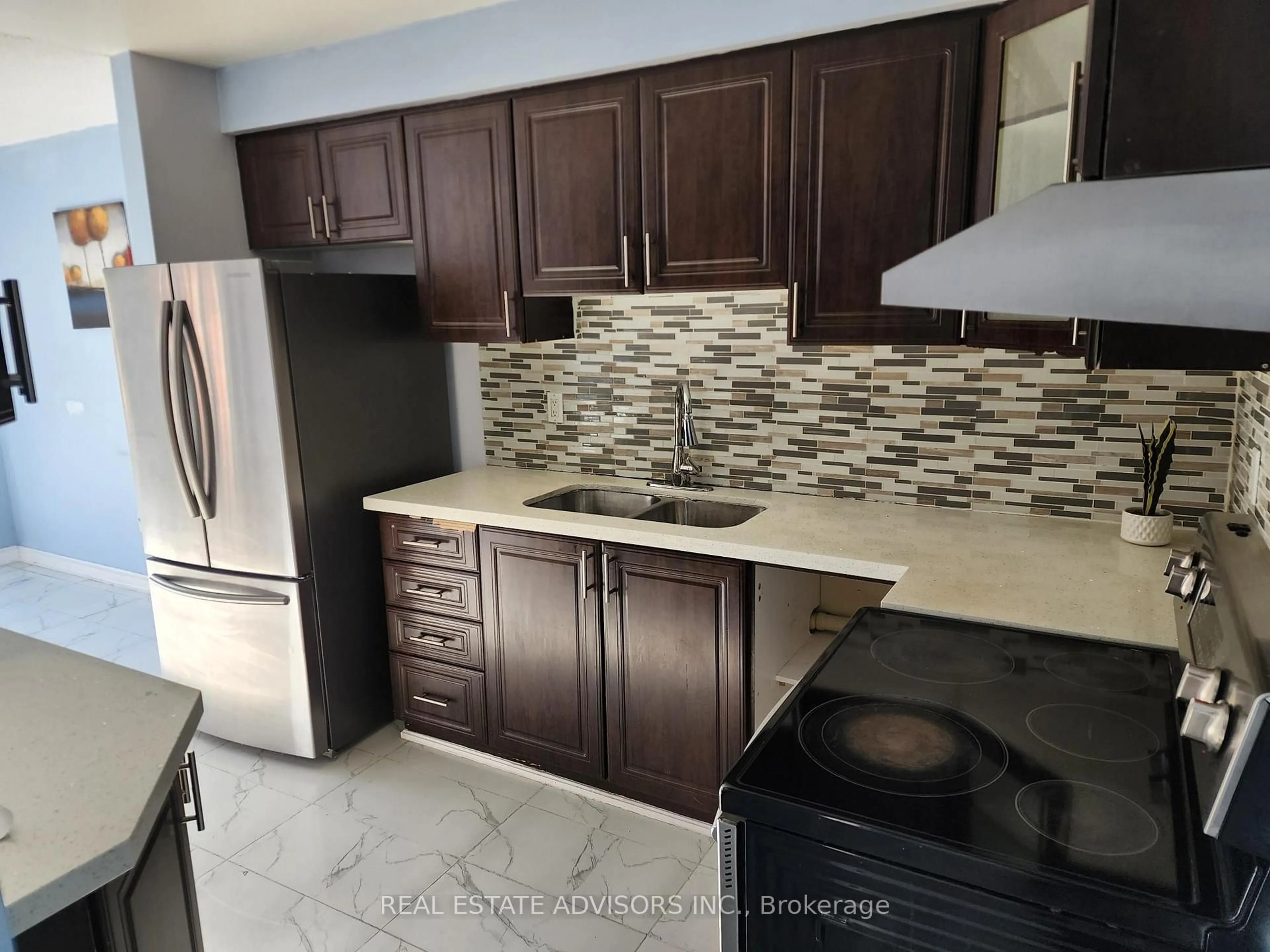 Standard kitchen, ceramic/tile floor for 58 Carisbrooke Crt #58, Brampton Ontario L6S 3K1