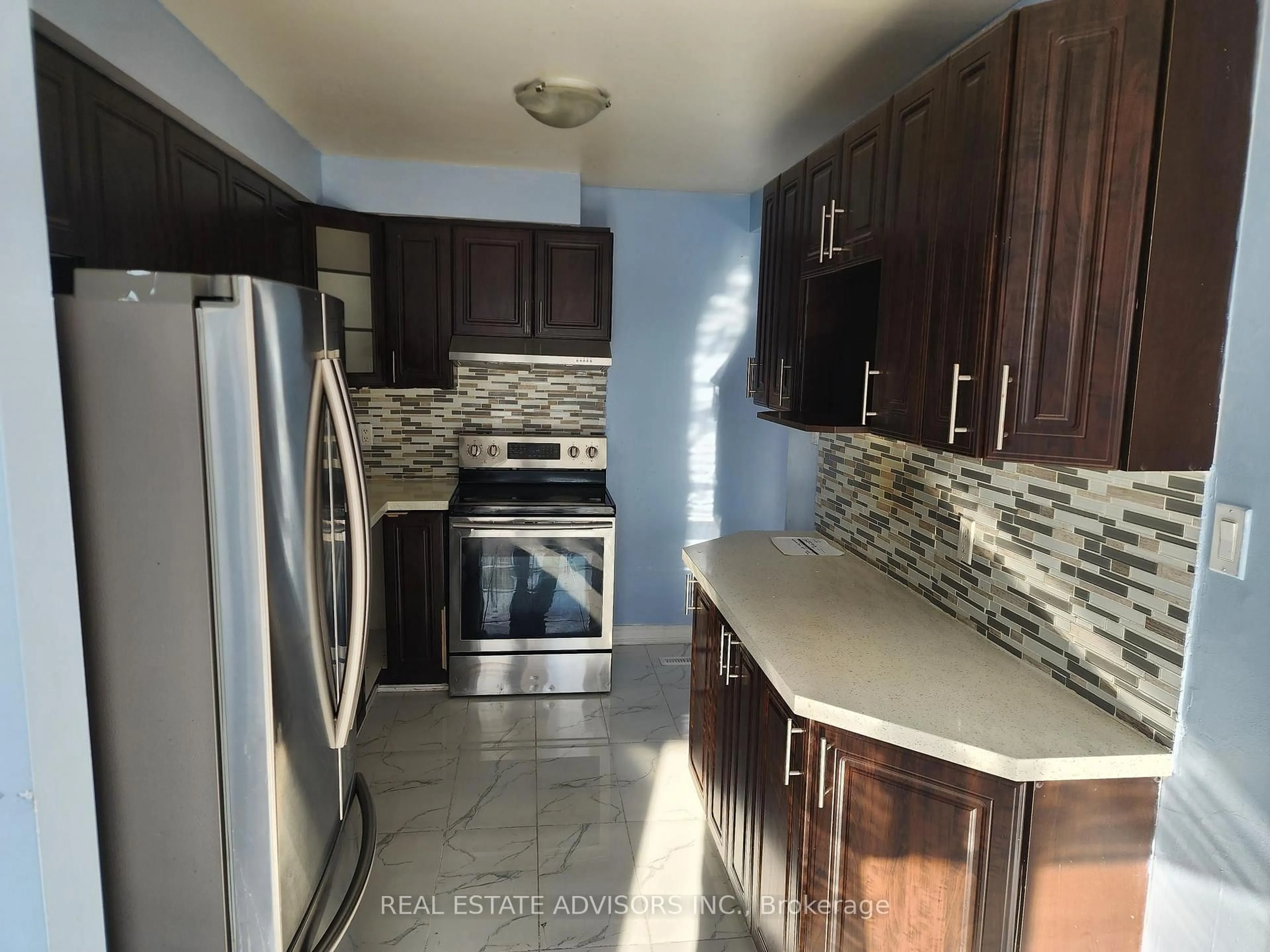 Standard kitchen, ceramic/tile floor for 58 Carisbrooke Crt #58, Brampton Ontario L6S 3K1