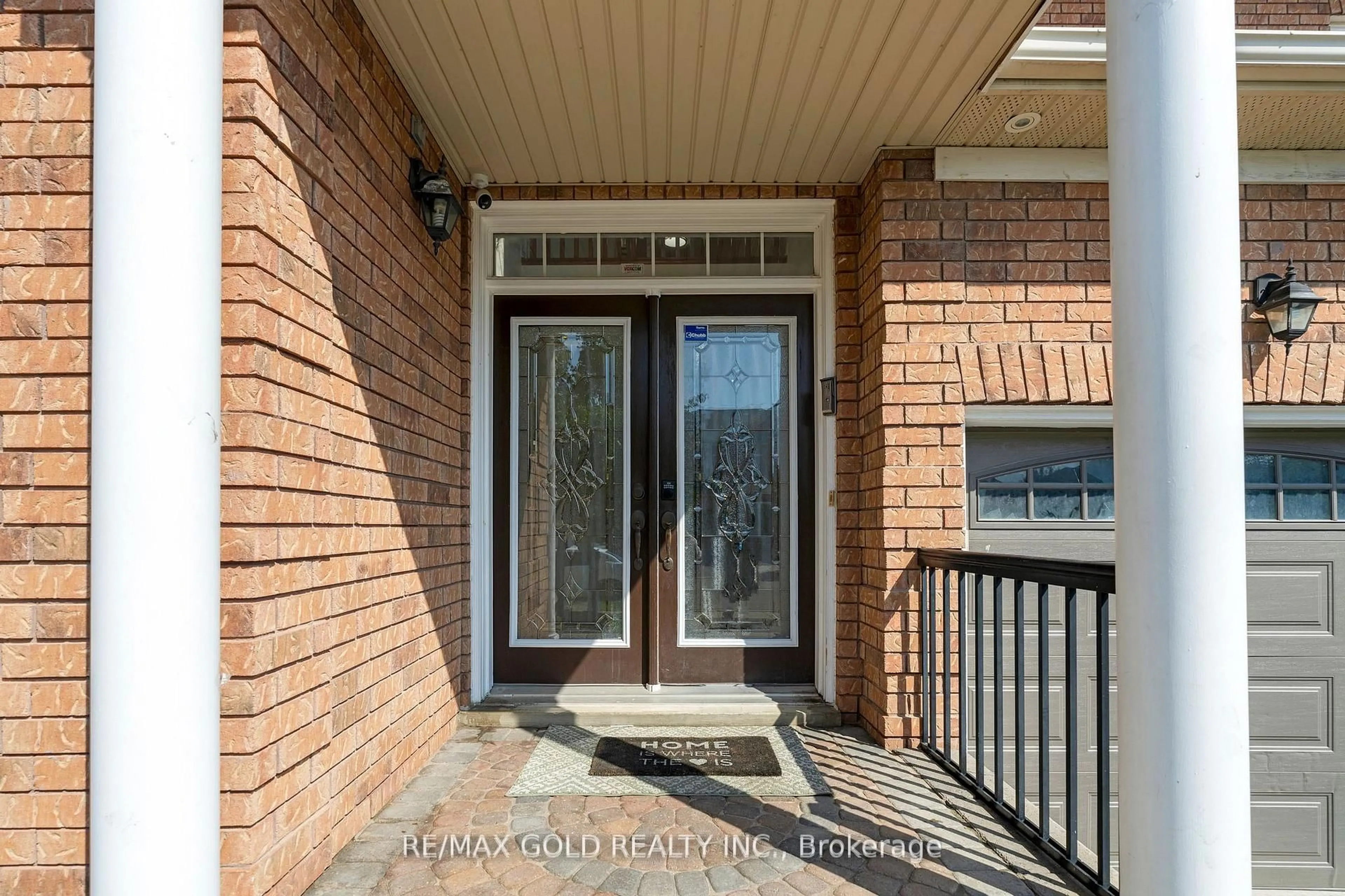 Indoor entryway for 39 Darren Rd, Brampton Ontario L6P 1Z5