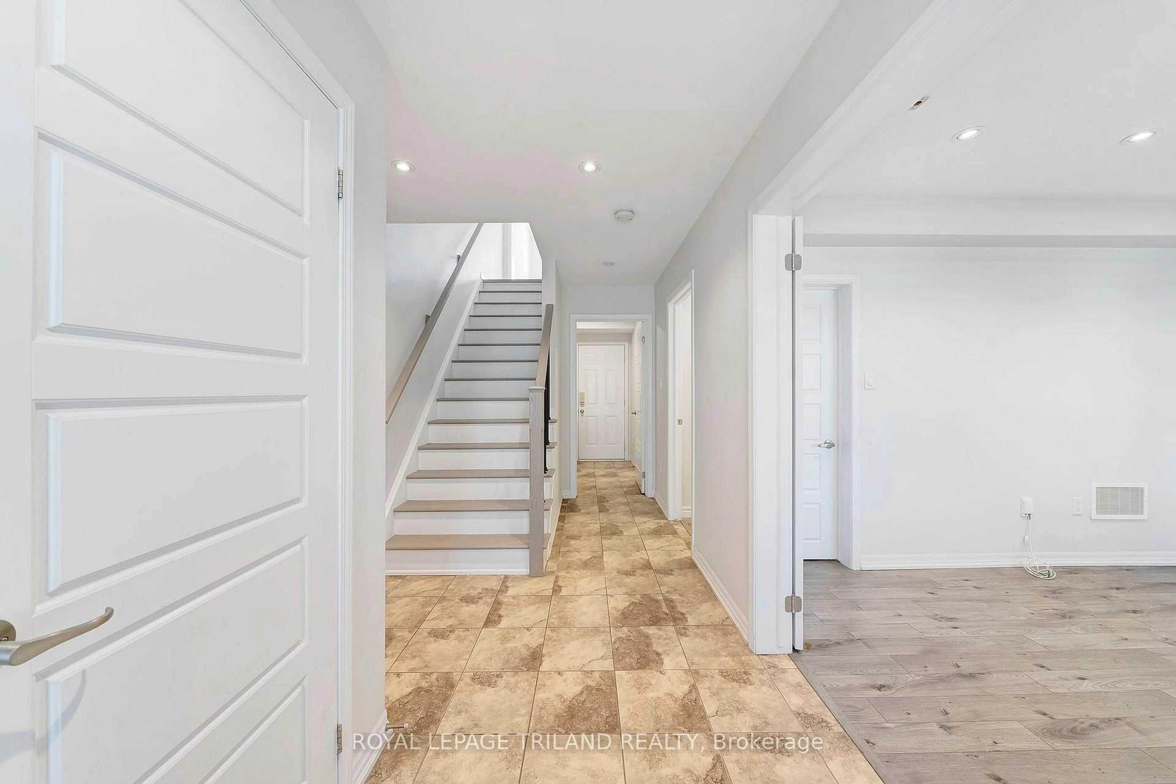 Indoor foyer for 244 Ellen Davidson Dr, Oakville Ontario L6M 0V2