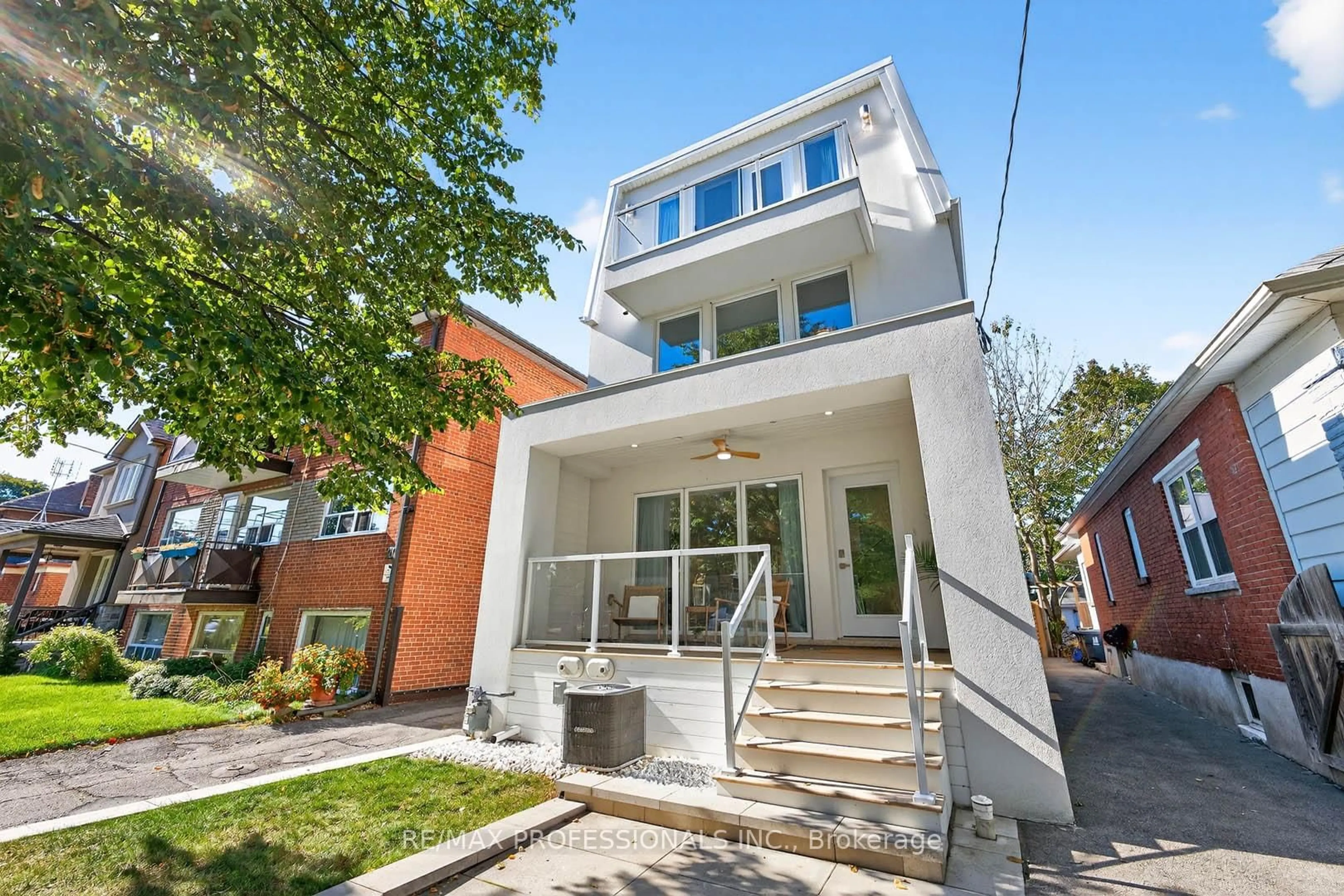 Home with brick exterior material, street for 22 Ninth St, Toronto Ontario M8V 3E3