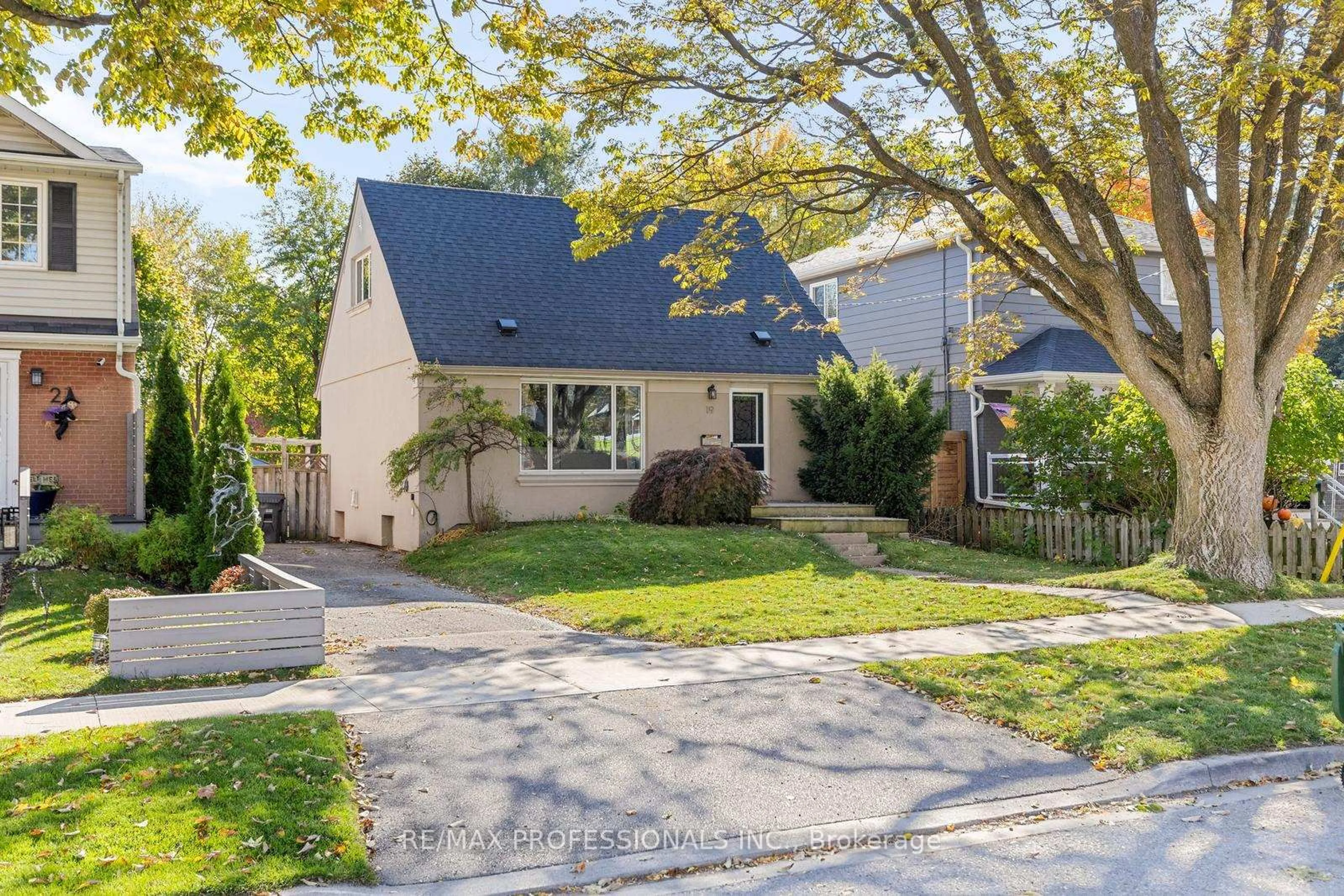 Unknown for 19 Mitcham Dr, Toronto Ontario M8W 2J6