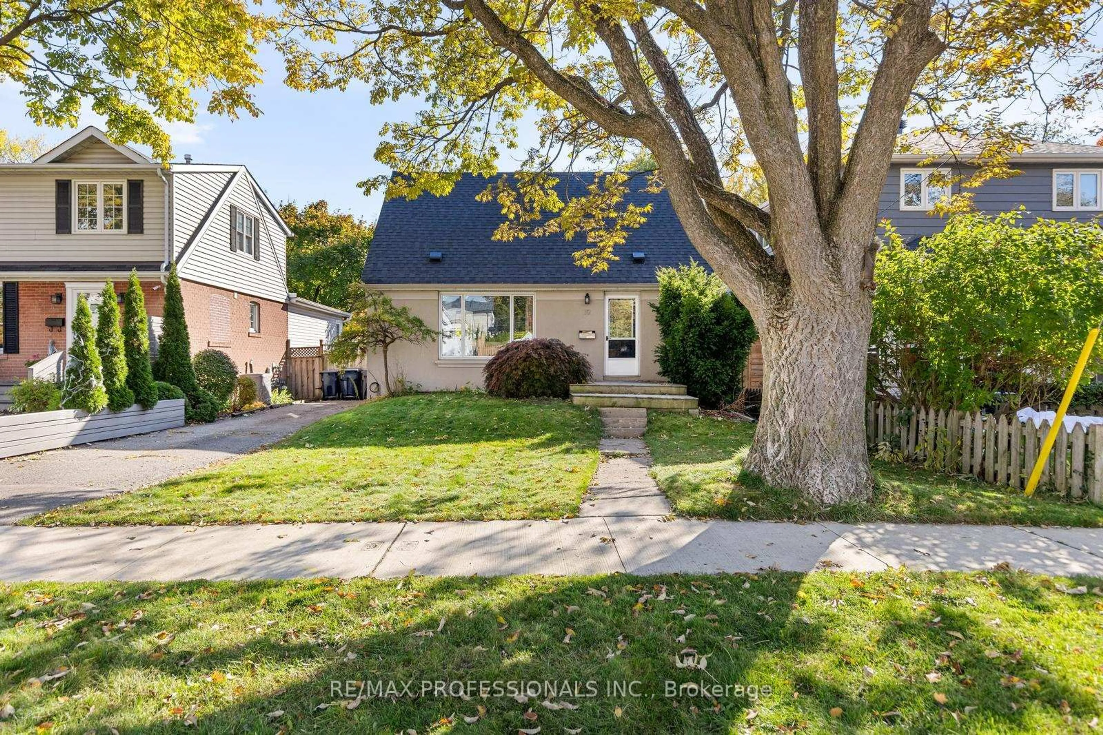 Home with brick exterior material, street for 19 Mitcham Dr, Toronto Ontario M8W 2J6