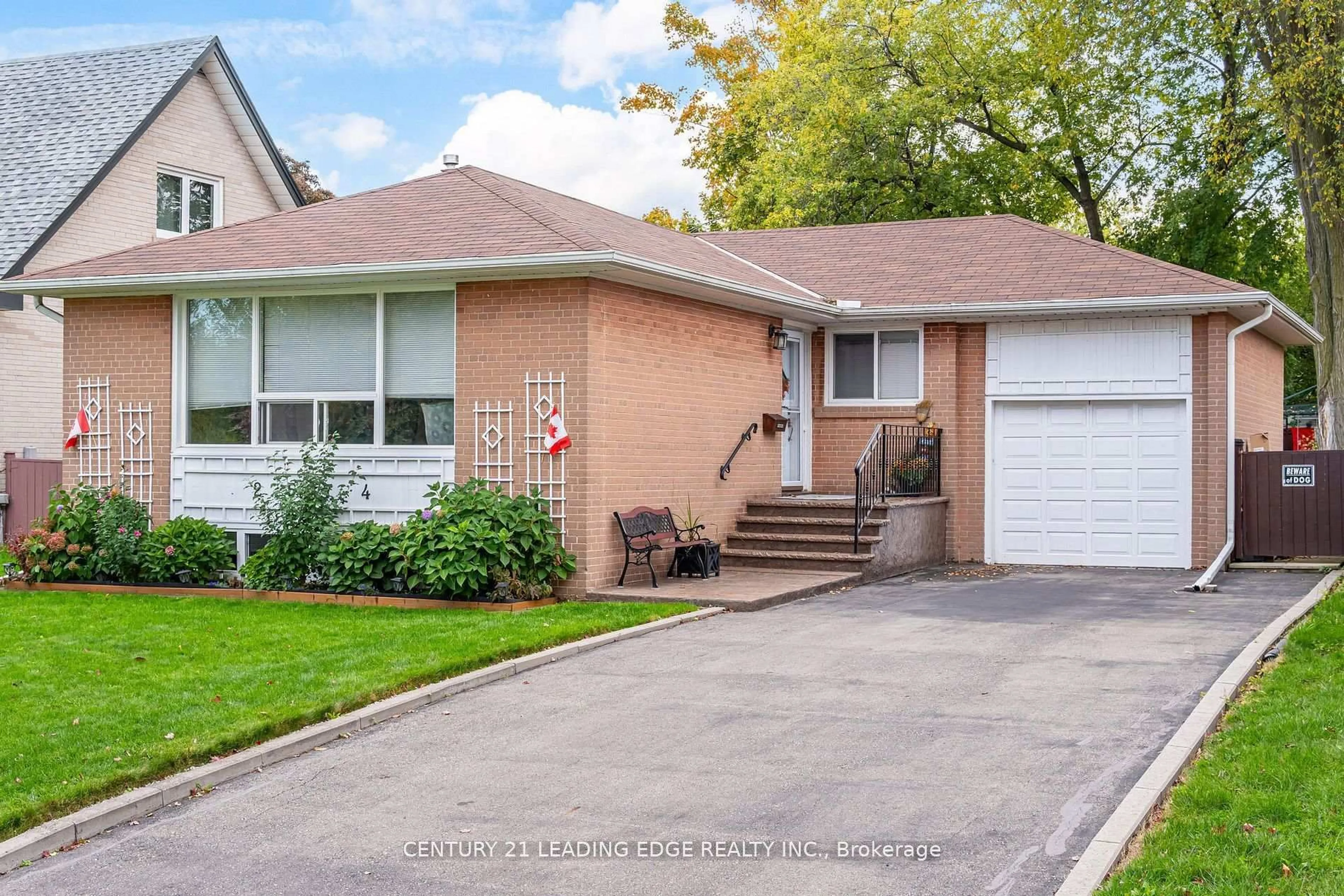 Home with brick exterior material, street for 2574 Lundigan Dr, Mississauga Ontario L5J 3W1