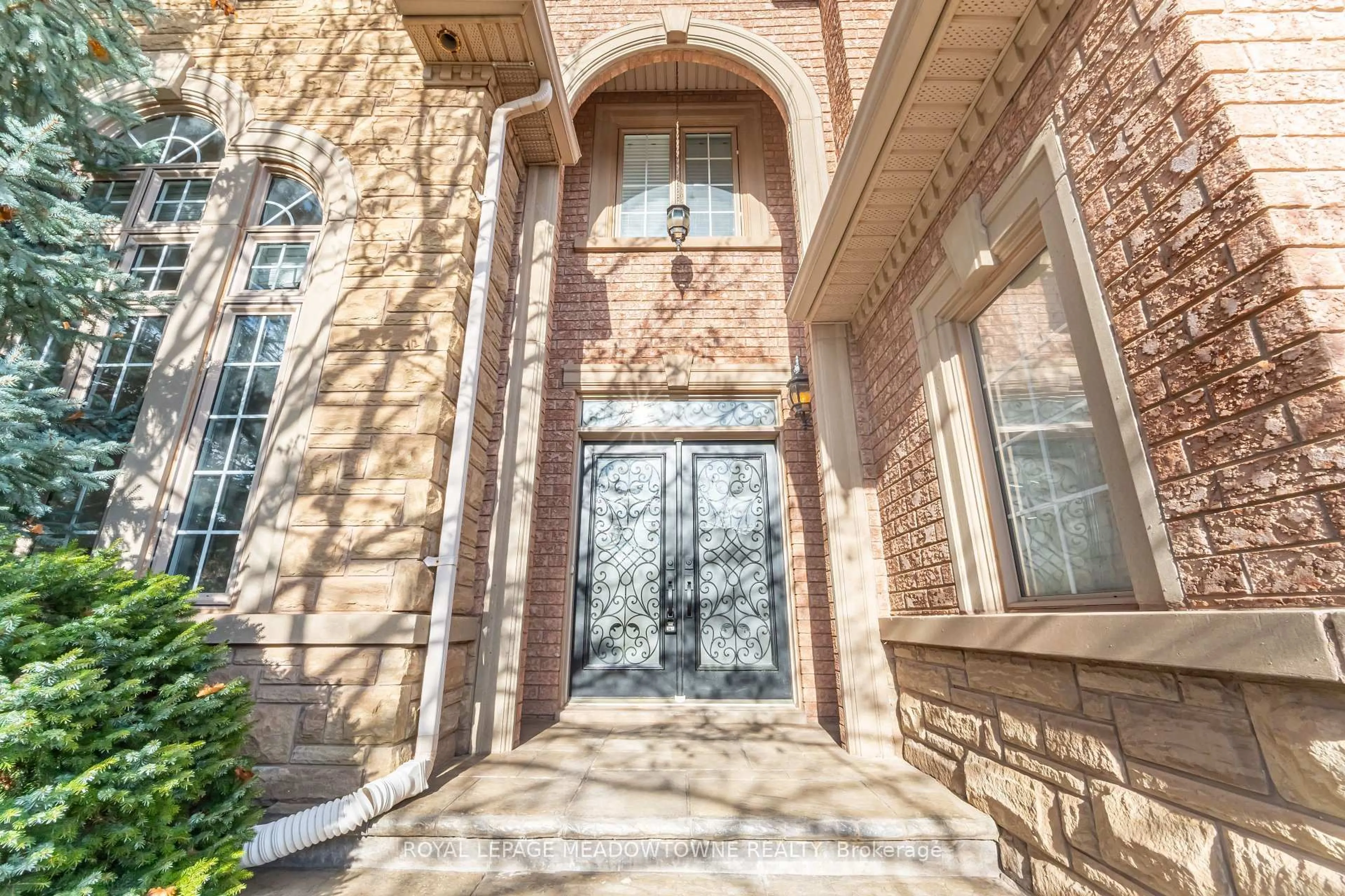 Home with brick exterior material, street for 2459 Meadowridge Dr, Oakville Ontario L6H 7R4