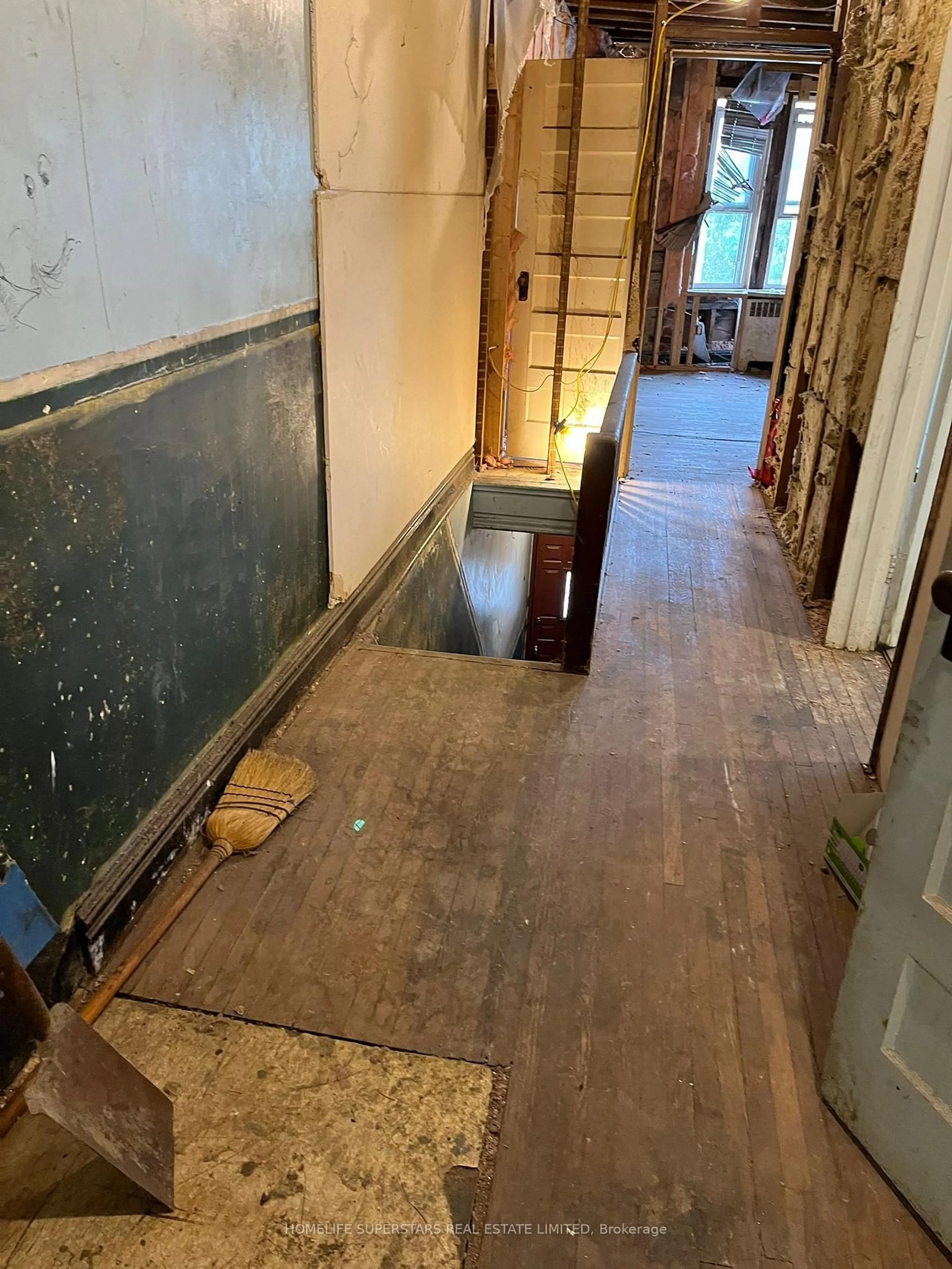 A pic of a room for 2553 Dundas St, Toronto Ontario M6P 1X6