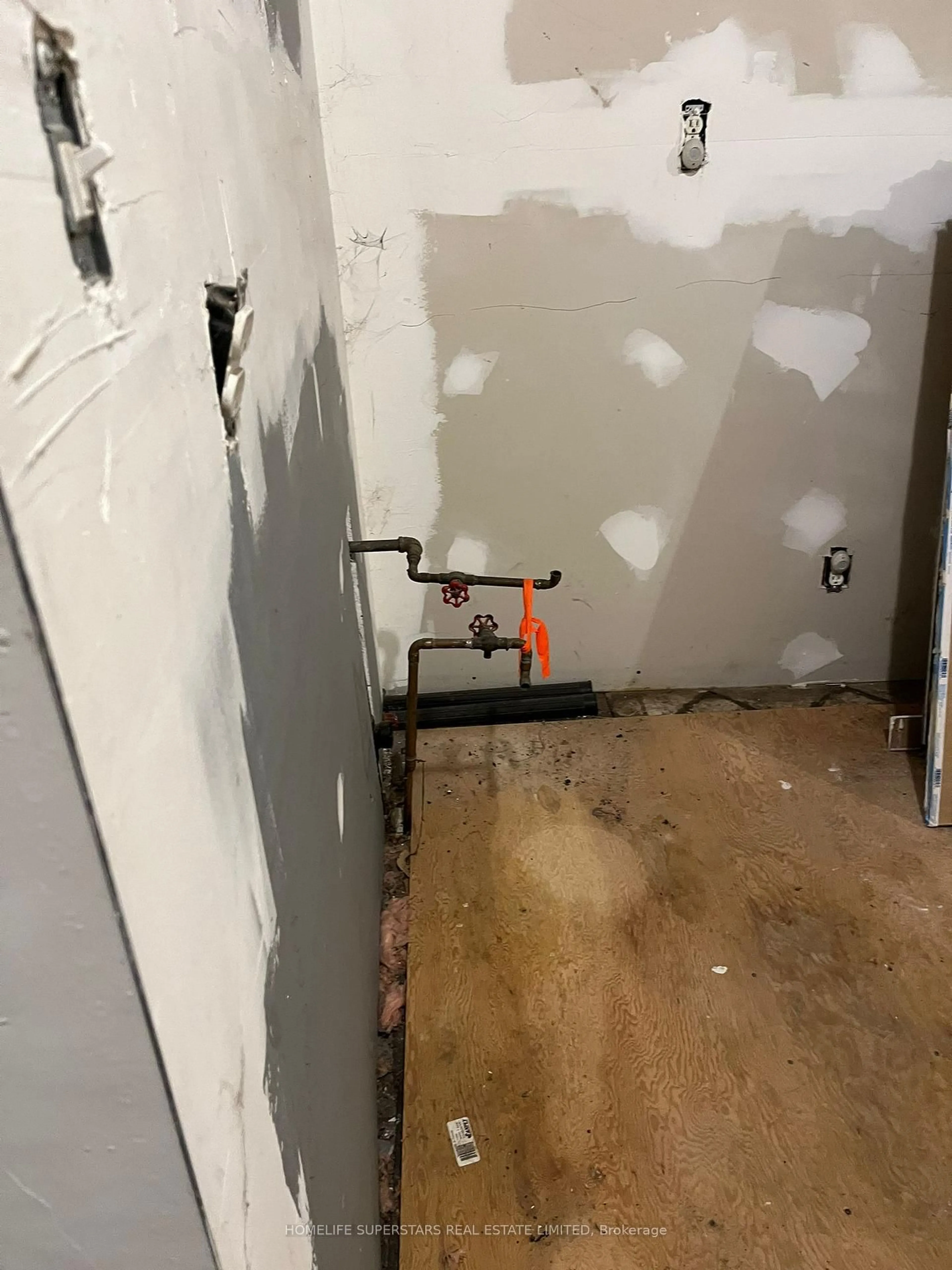 A pic of a room for 2553 Dundas St, Toronto Ontario M6P 1X6