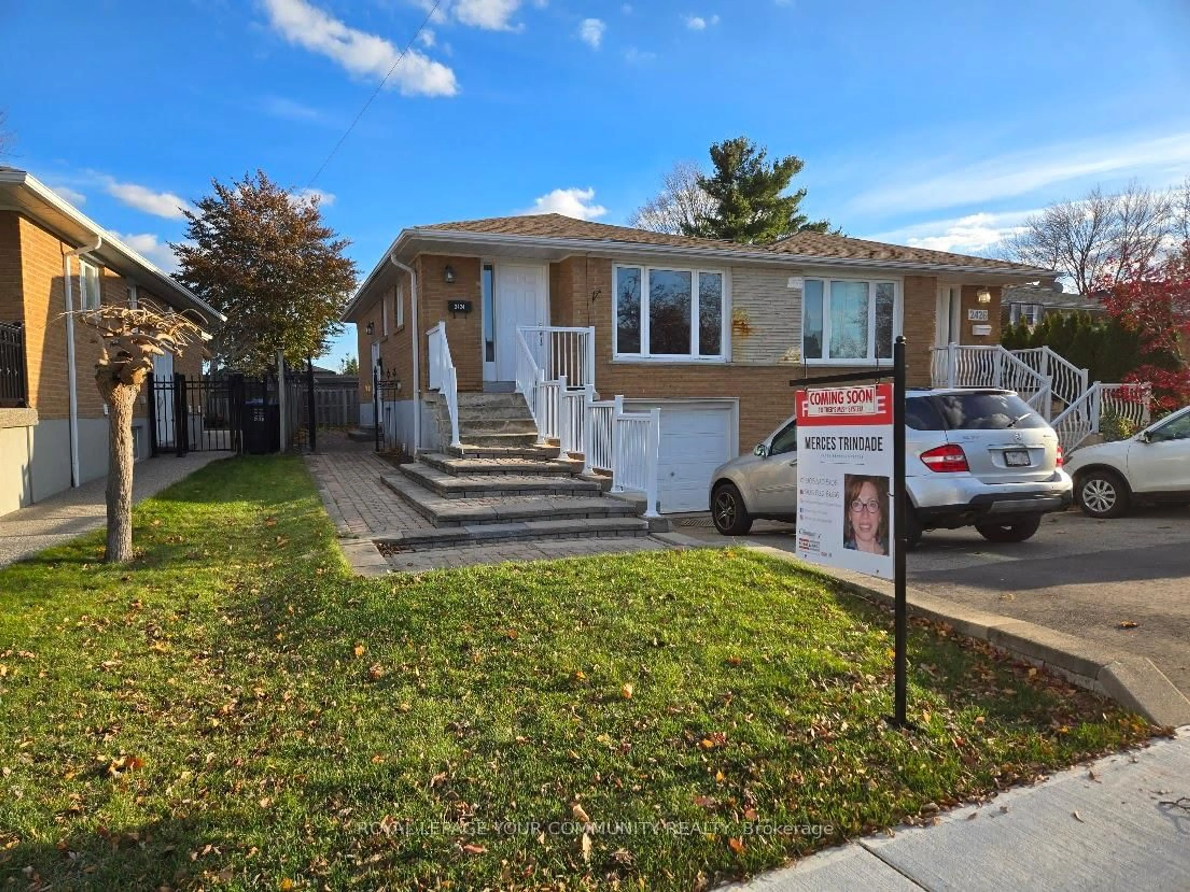 Home with vinyl exterior material, street for 2424 Whaley Dr, Mississauga Ontario L5B 2B5
