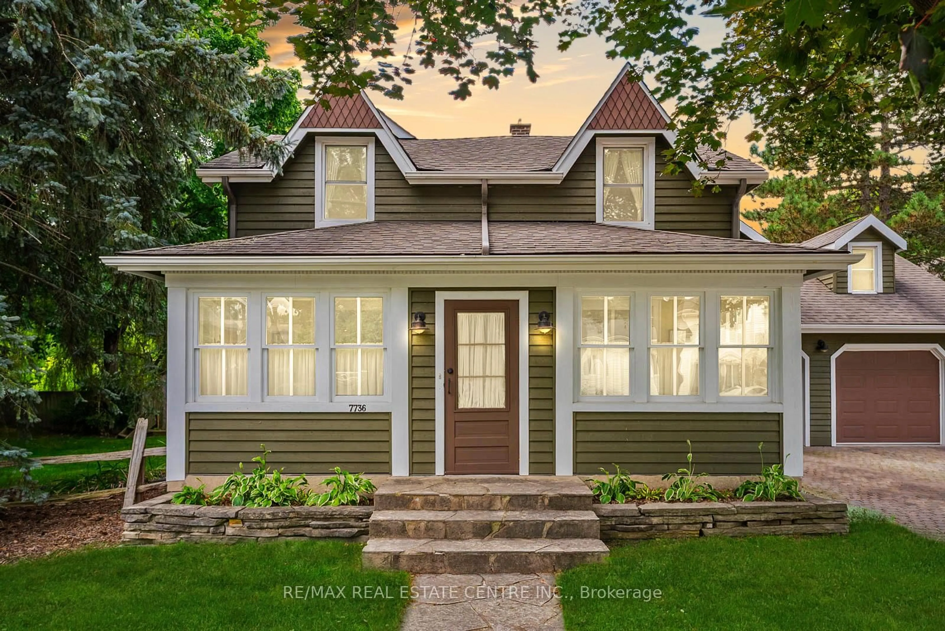 Home with vinyl exterior material, street for 7736 Churchville Rd, Brampton Ontario L6Y 0H5