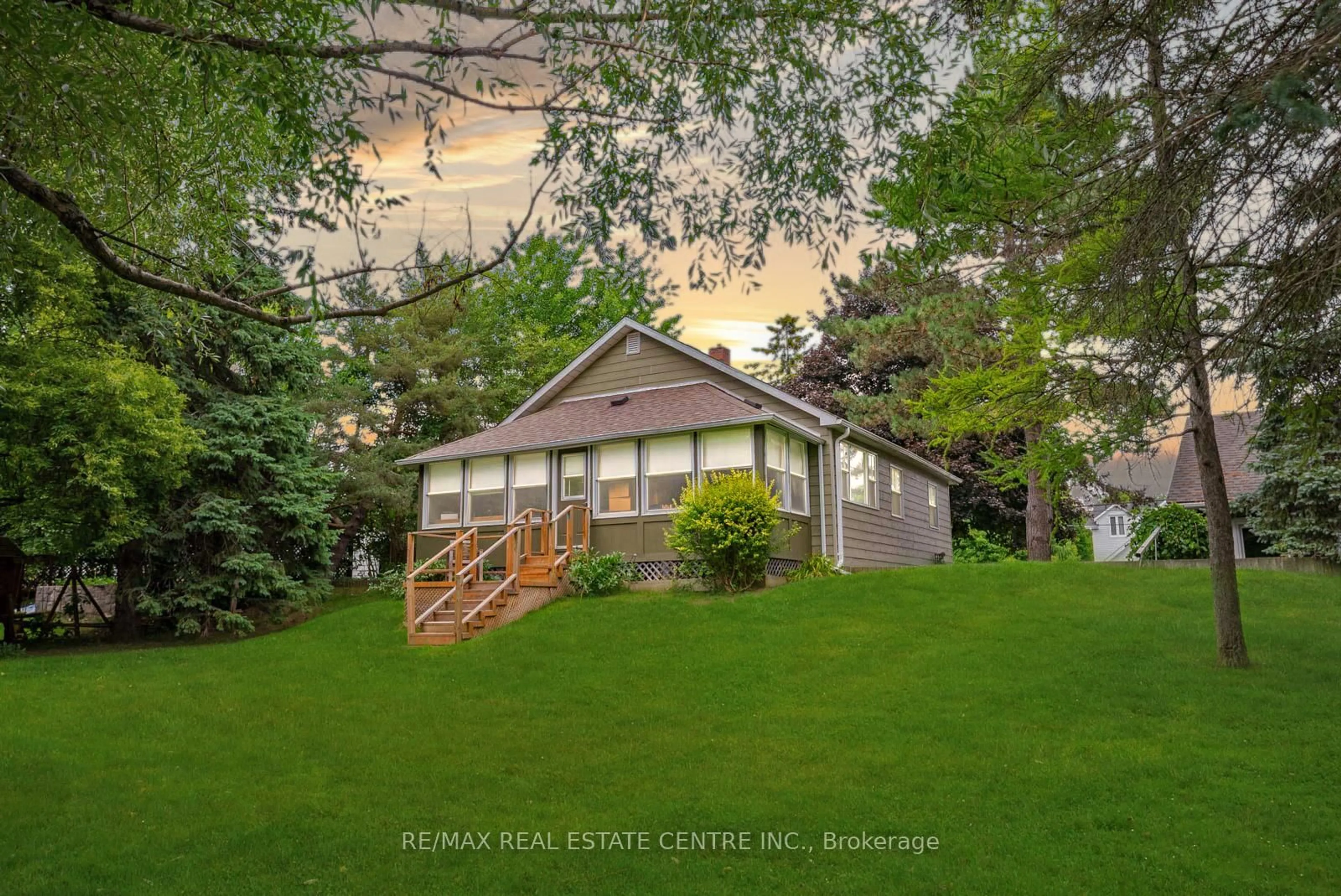 A pic from outside/outdoor area/front of a property/back of a property/a pic from drone, water/lake/river/ocean view for 7742 Churchville Rd, Brampton Ontario L6Y 0H5